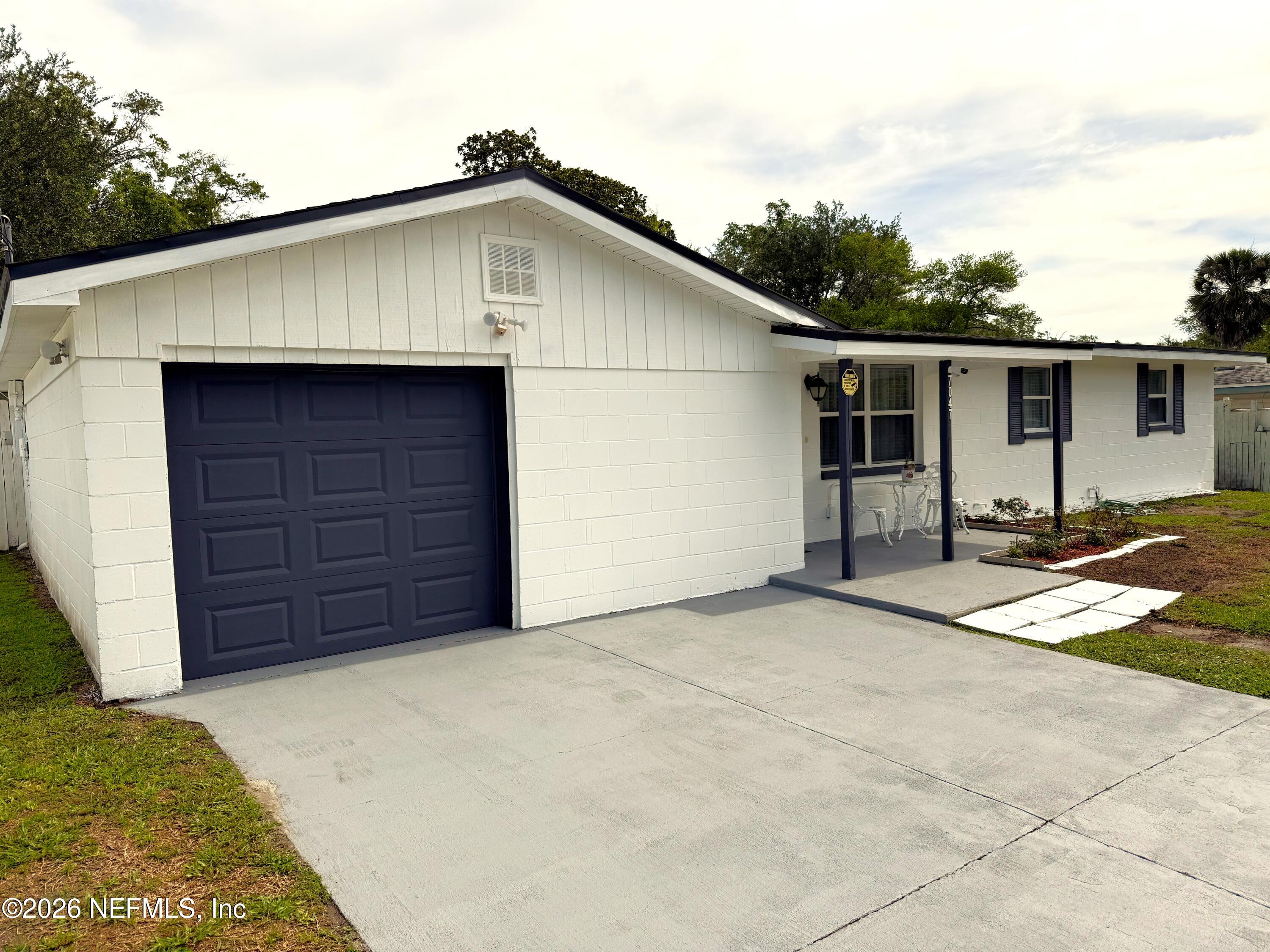 7047 Delisle Drive — photo