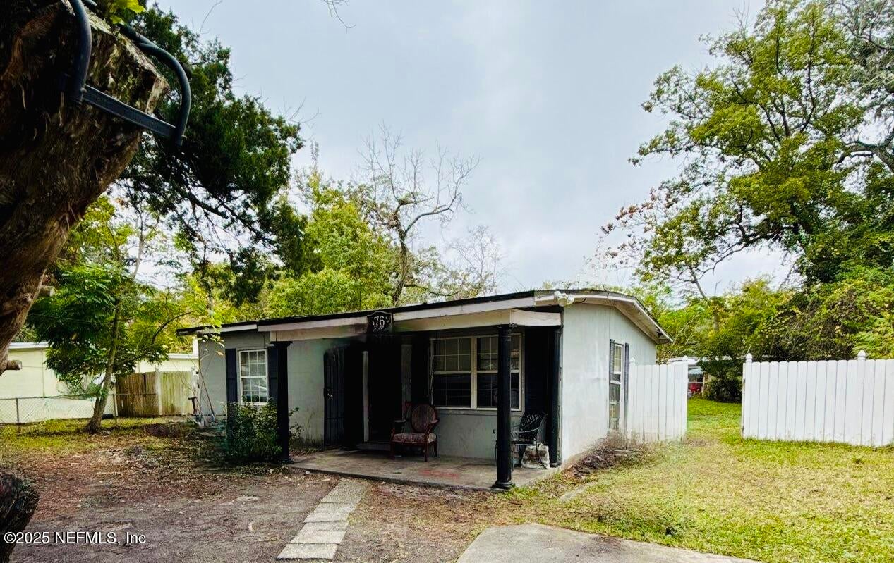 5762 Begonia Road — photo