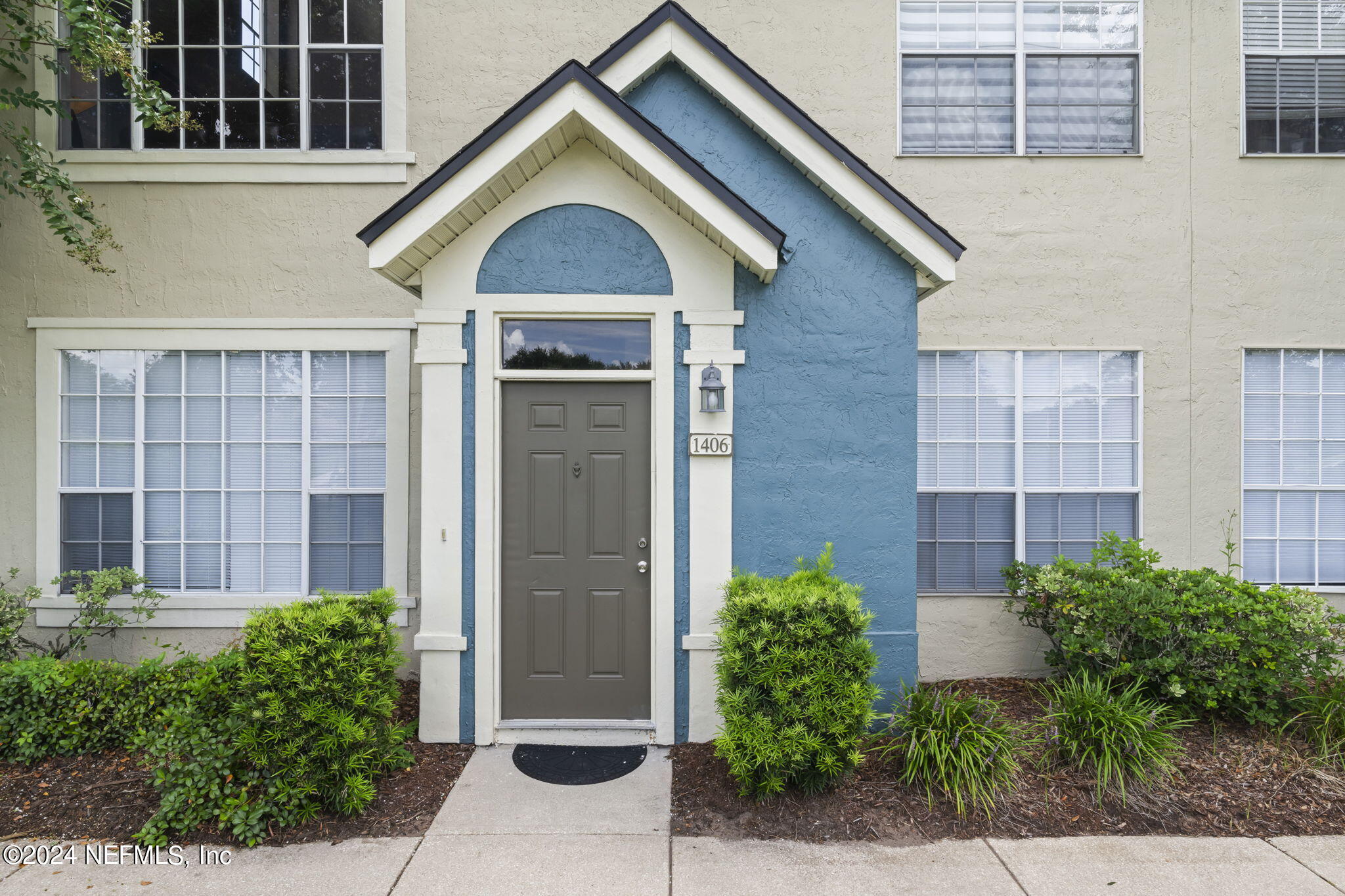 13703 Richmond Park Drive 1406 — photo