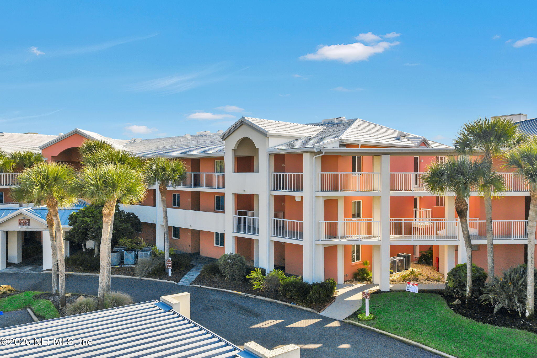 6170 a1a S 108 — photo