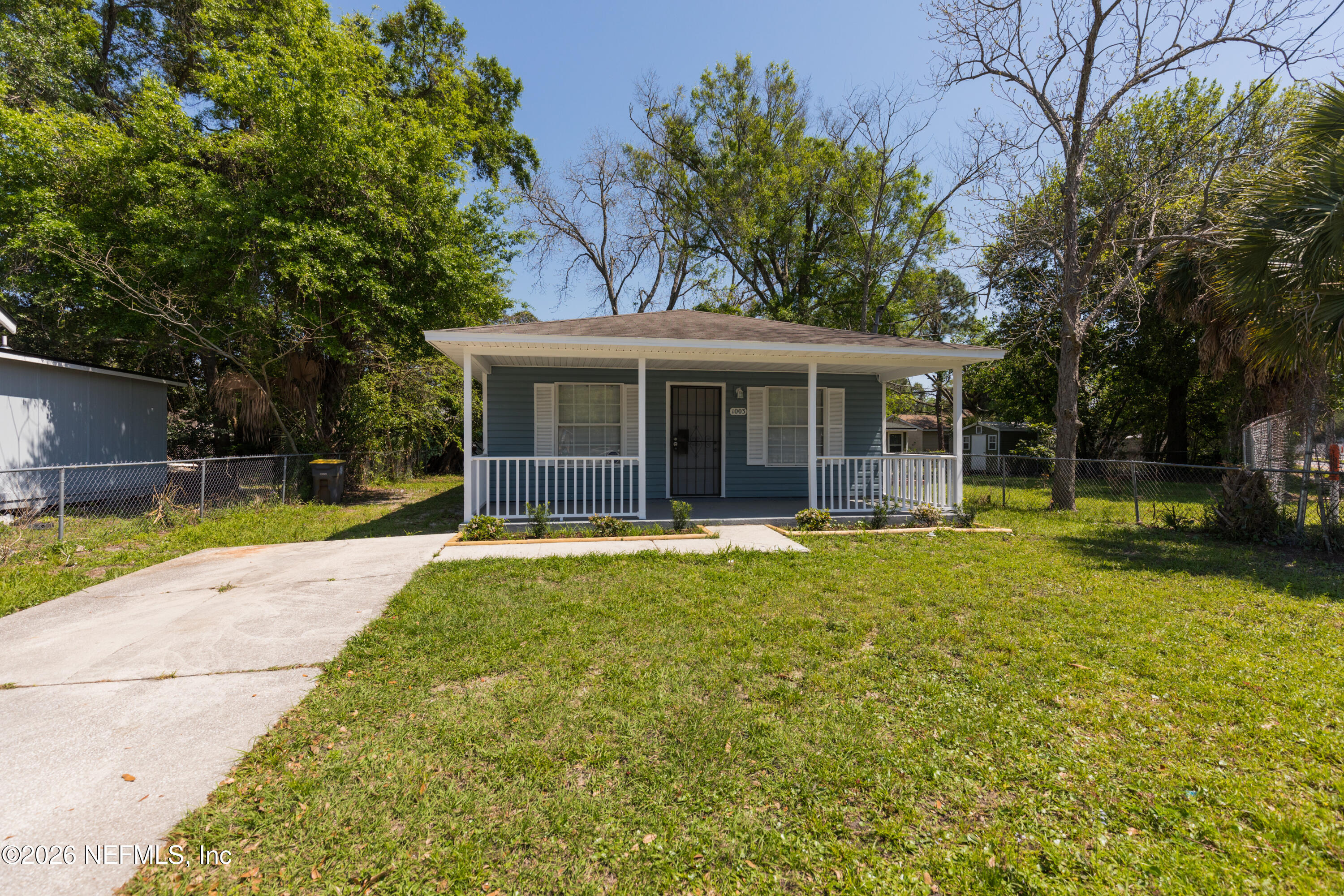 1003 Daniel Street — photo