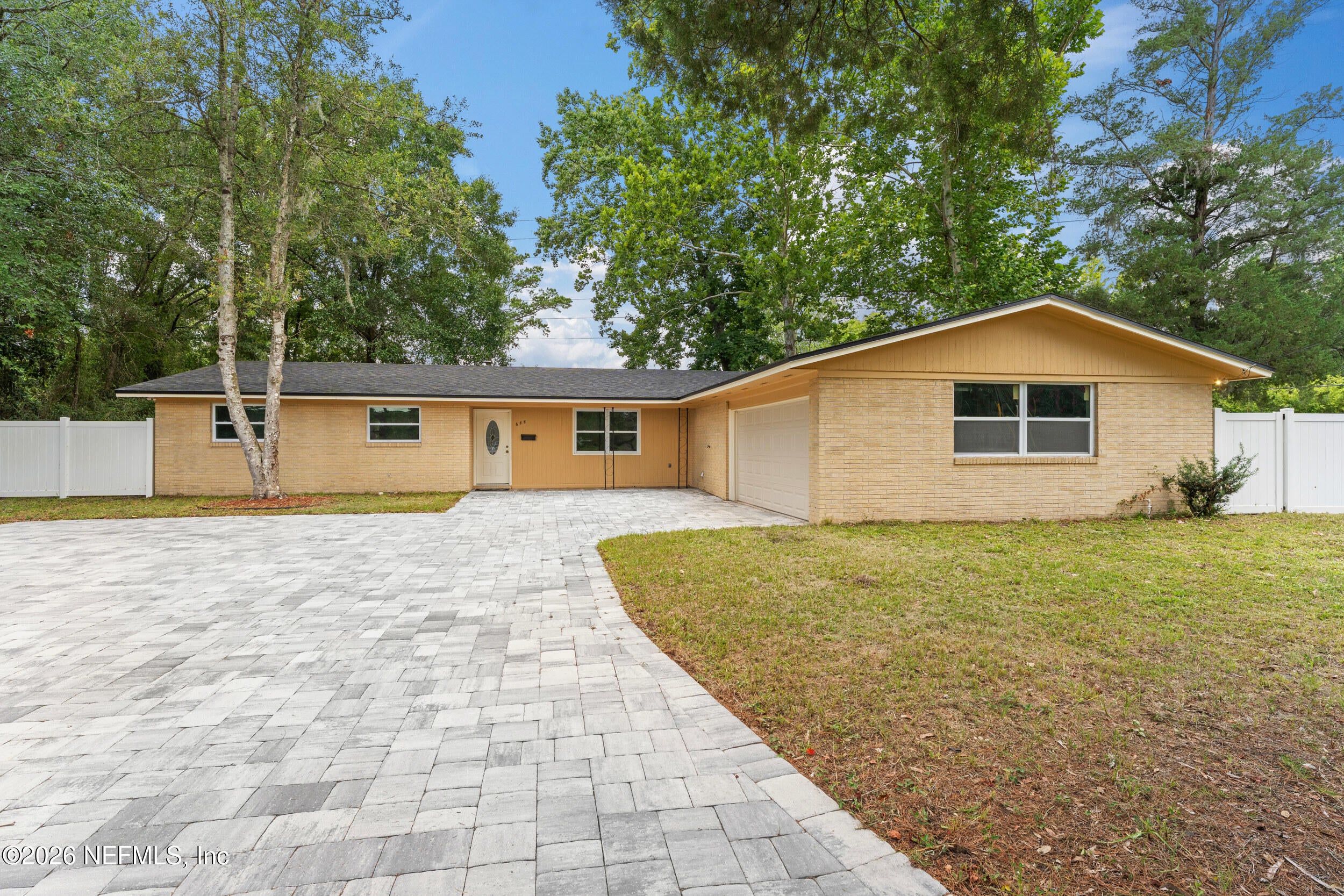 688 Claire Lane — photo