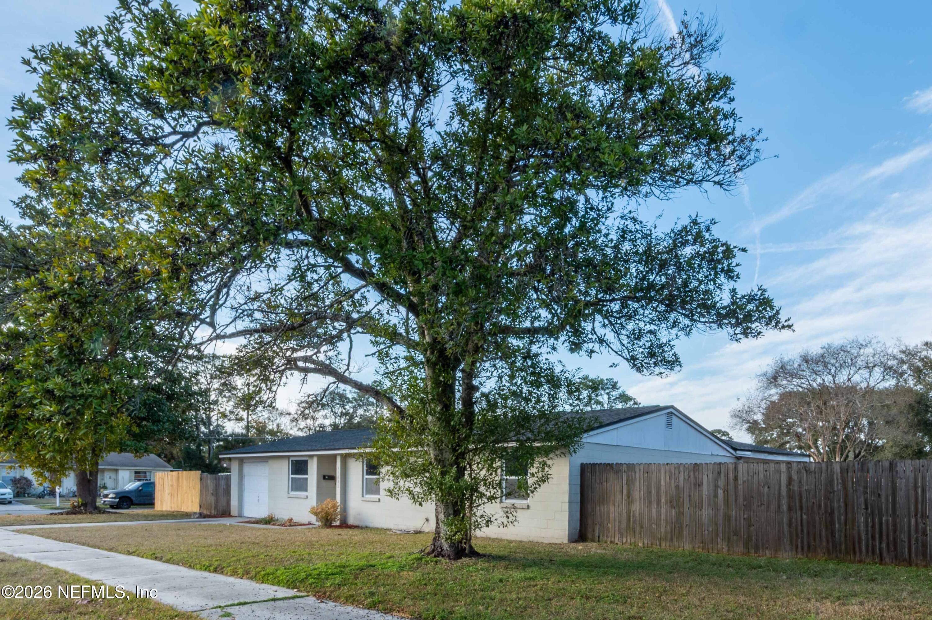 11605 Bayou Road — photo