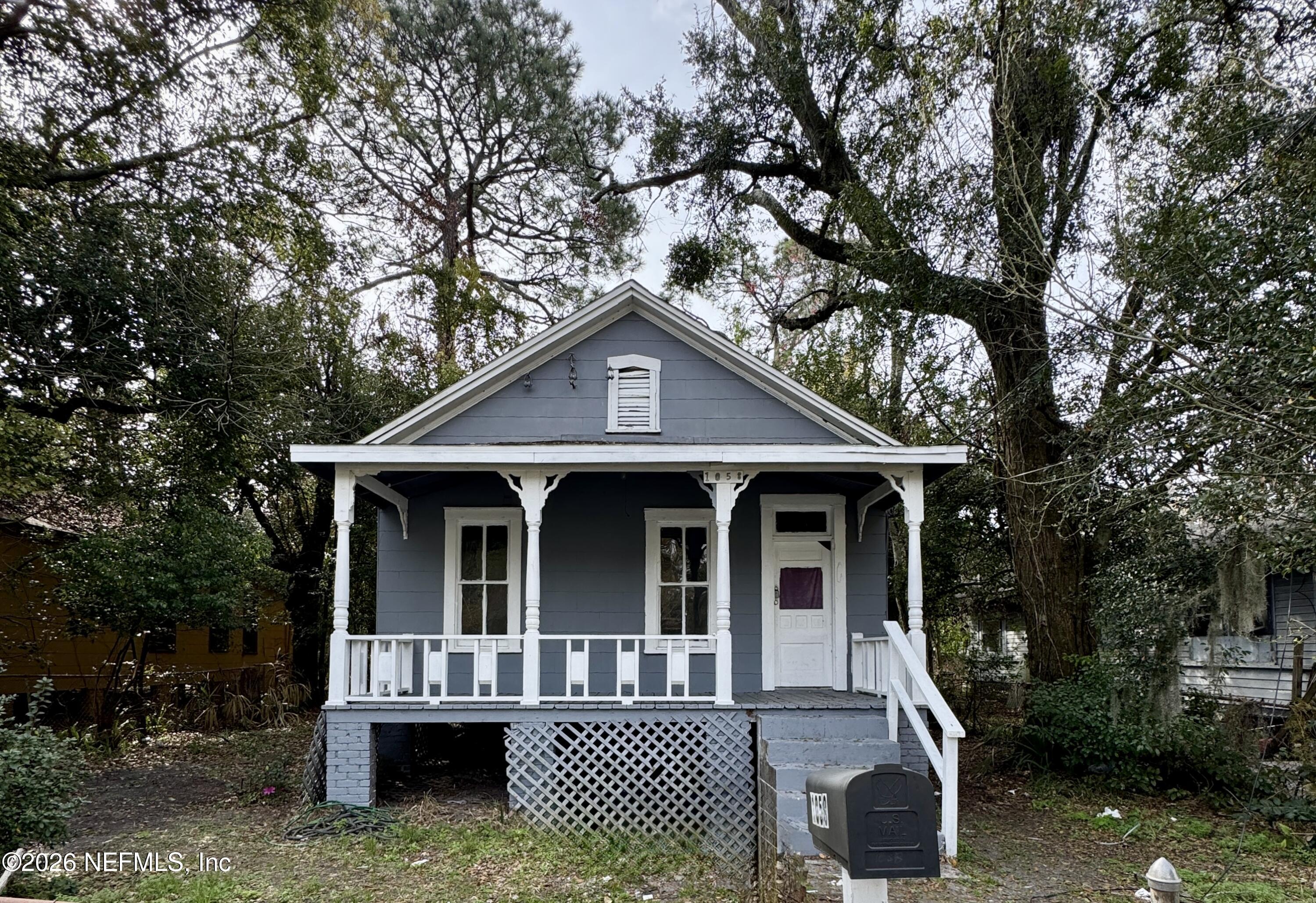 1058 Dyal Street — photo