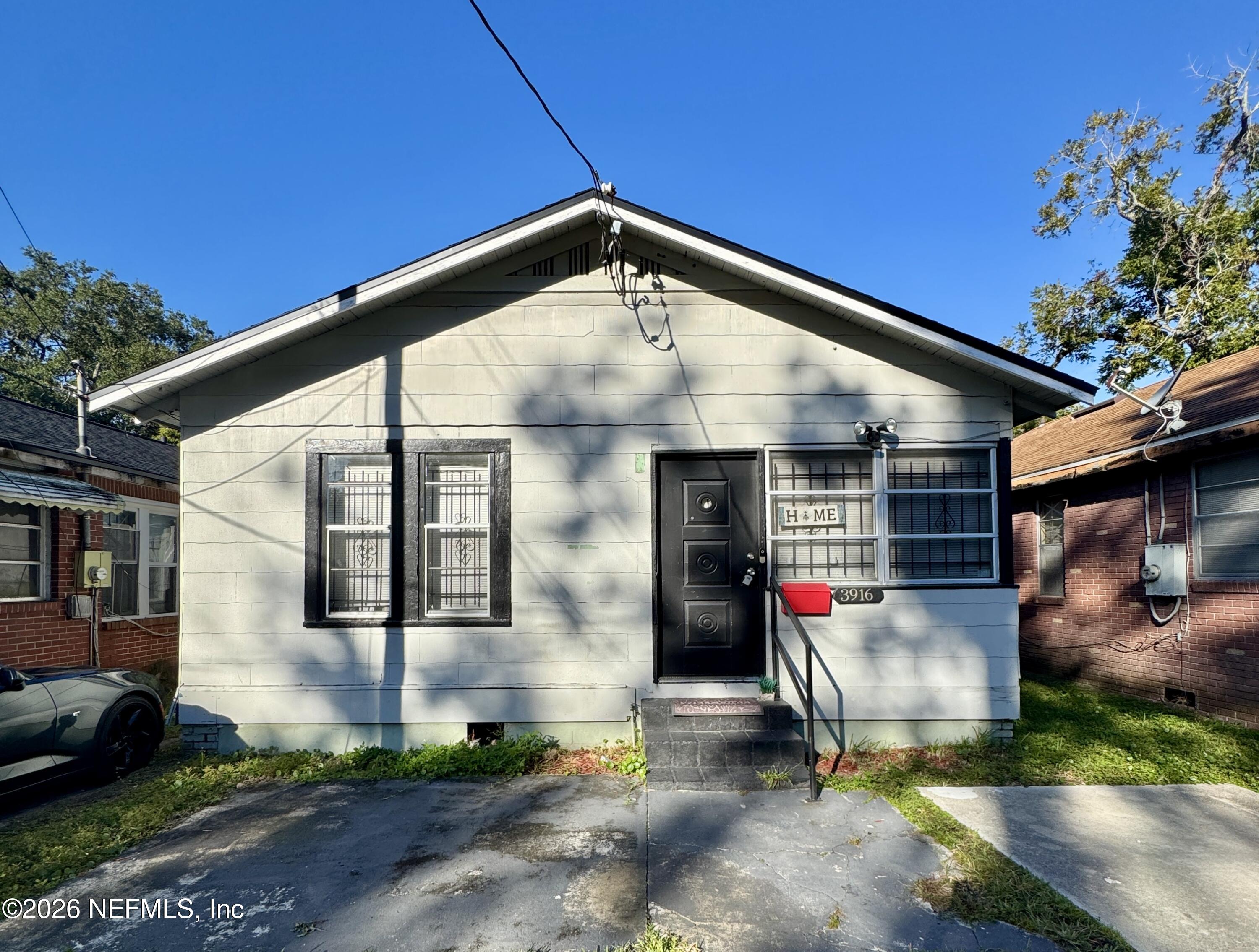 3916 N Davis Street — photo