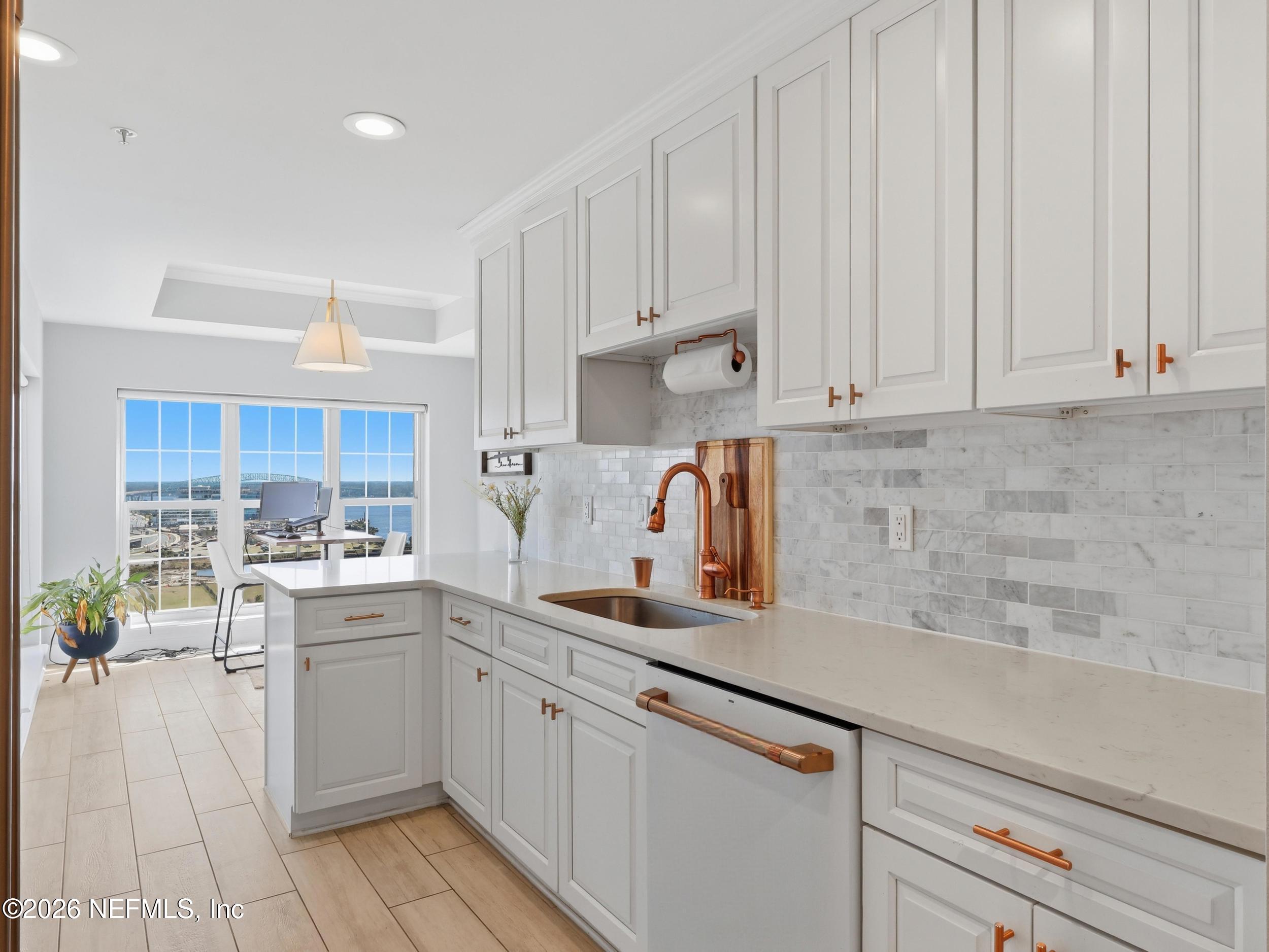 400 E Bay Street 1706 — photo