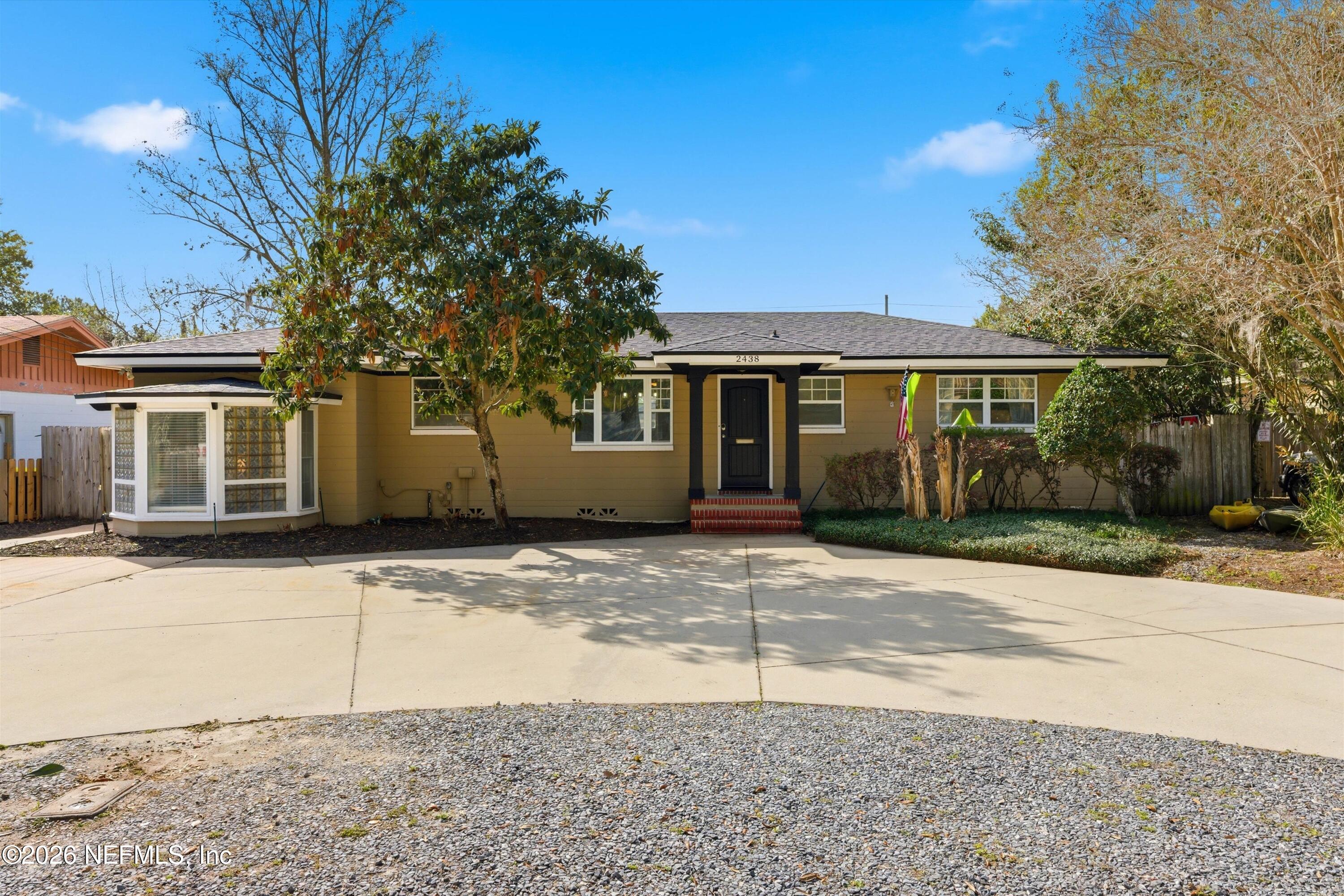 2438 Buttonwood Drive — photo