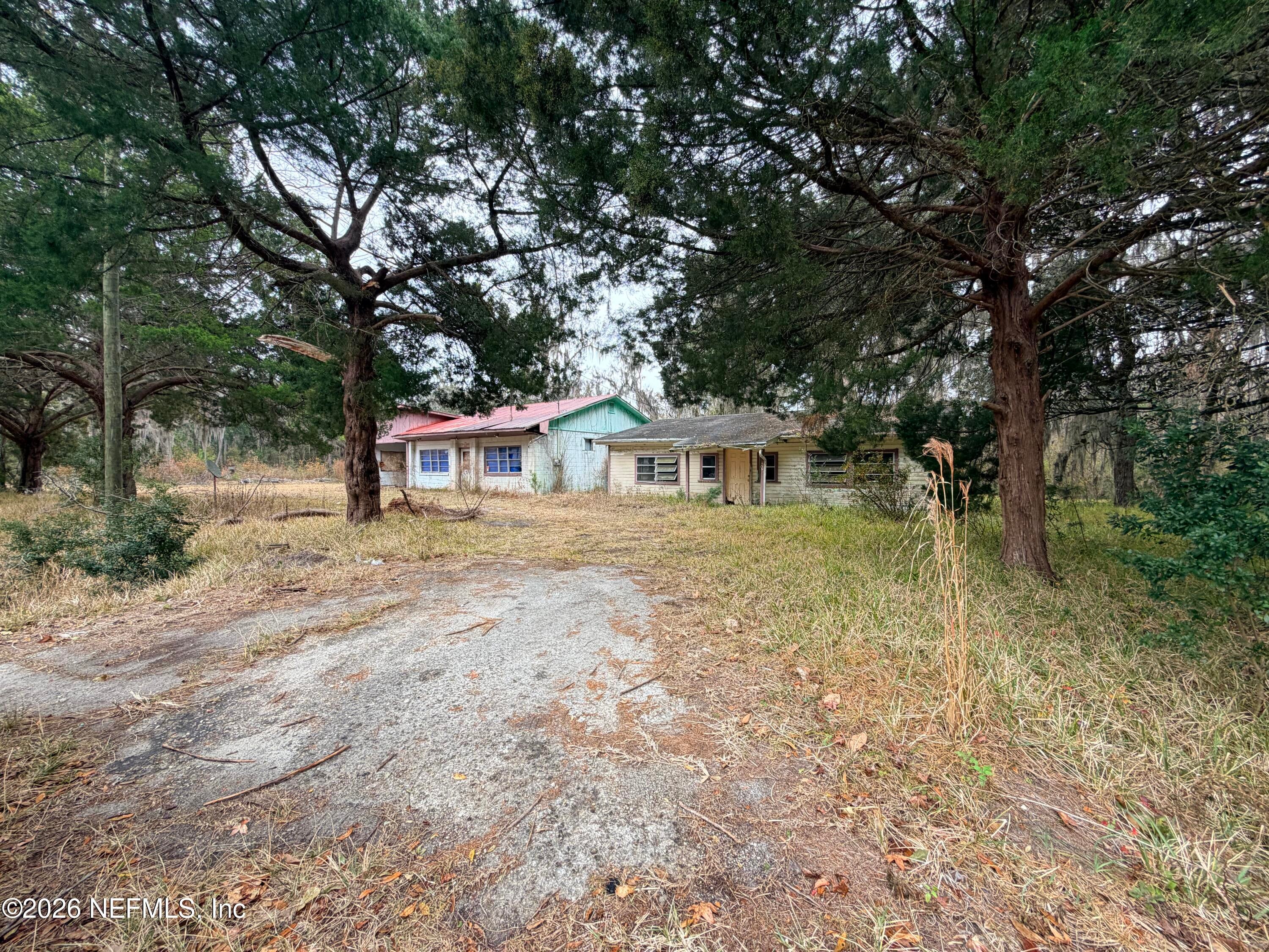 435 W River Road — photo