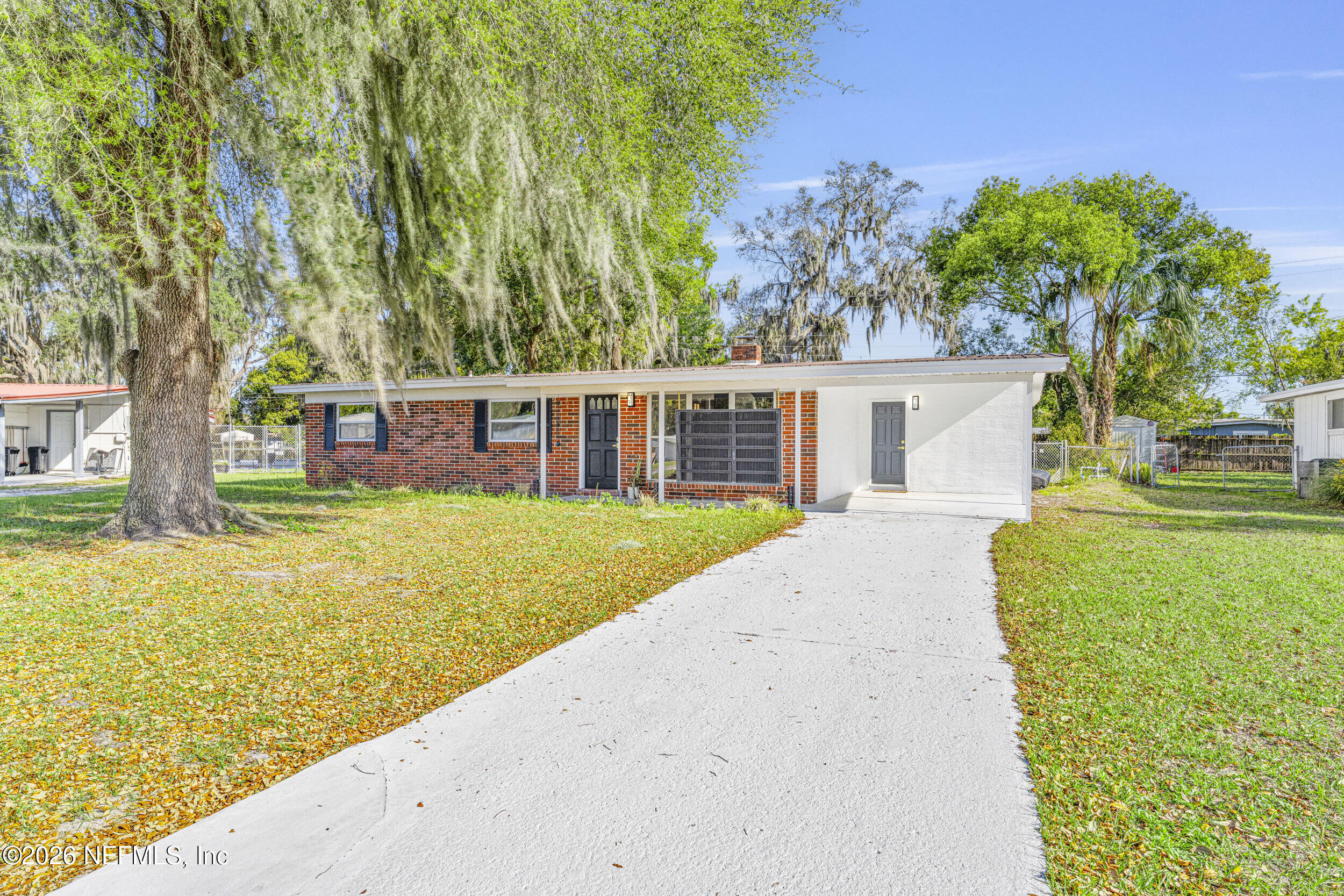 160 River Drive — photo