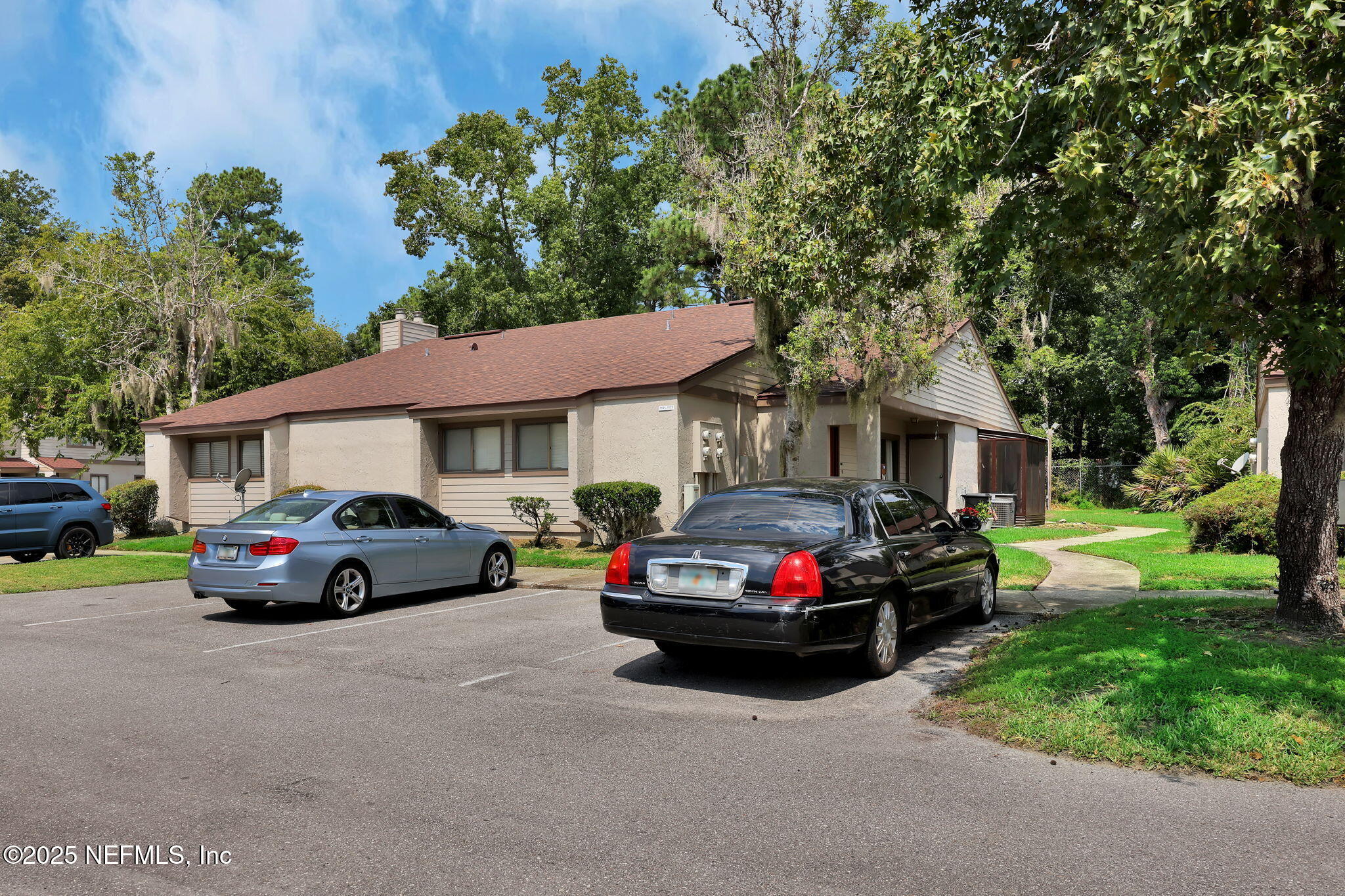 8300 Plaza Gate Lane 1122 — photo