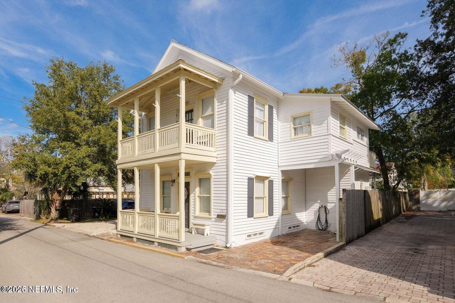 251 Charlotte Street B — photo