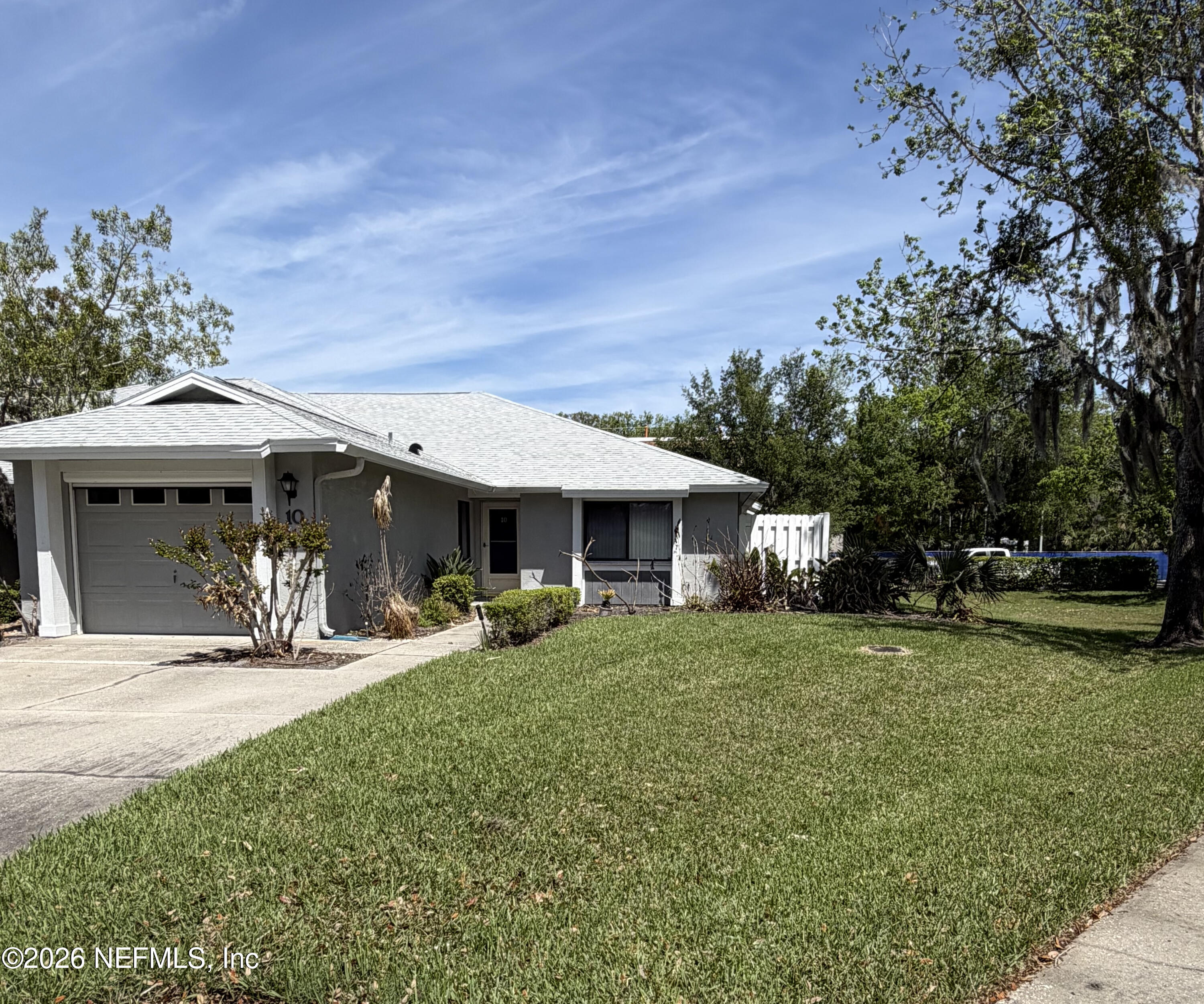 10 Lake Forest Circle N — photo