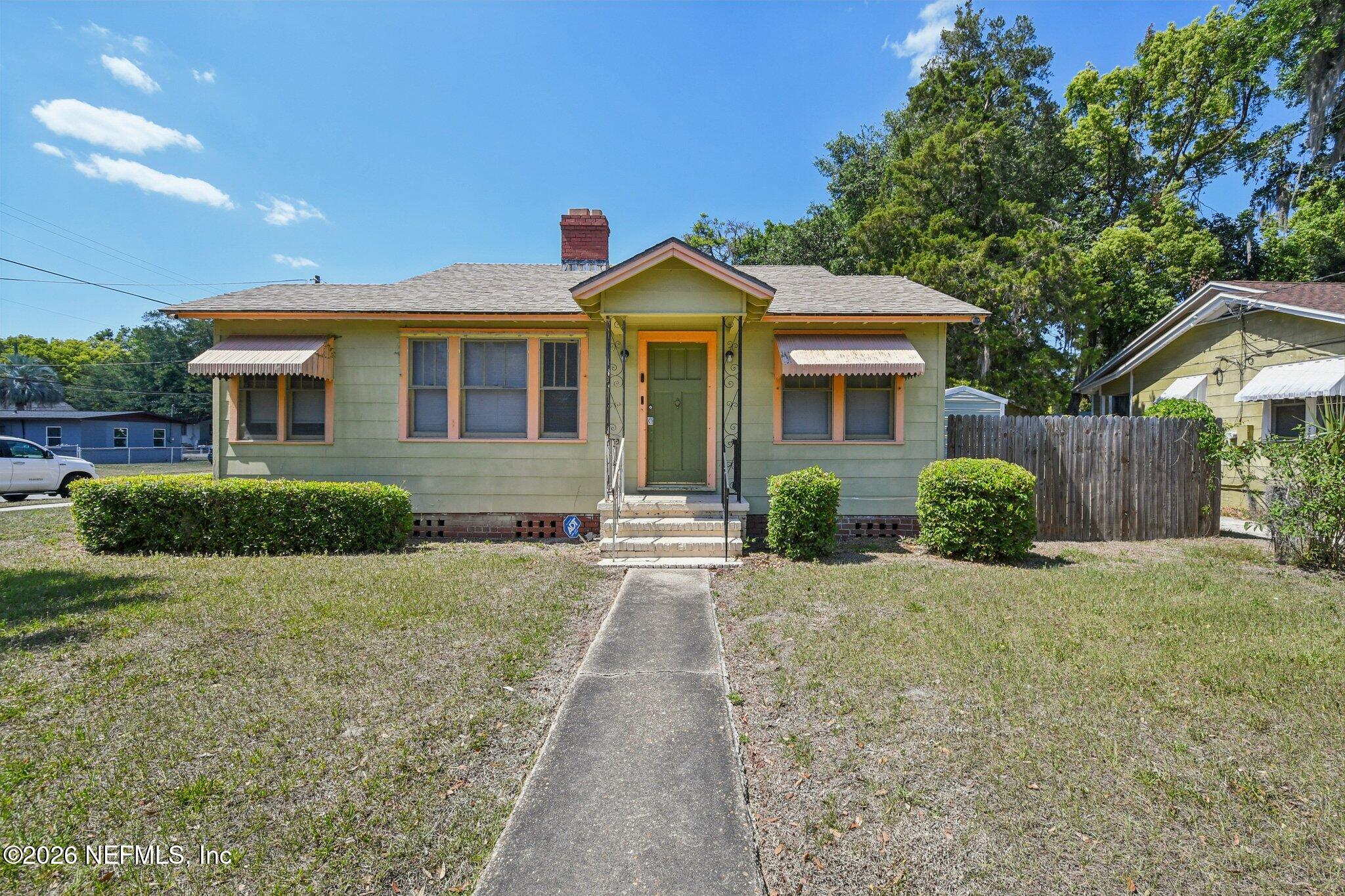 395 Duray Court — photo