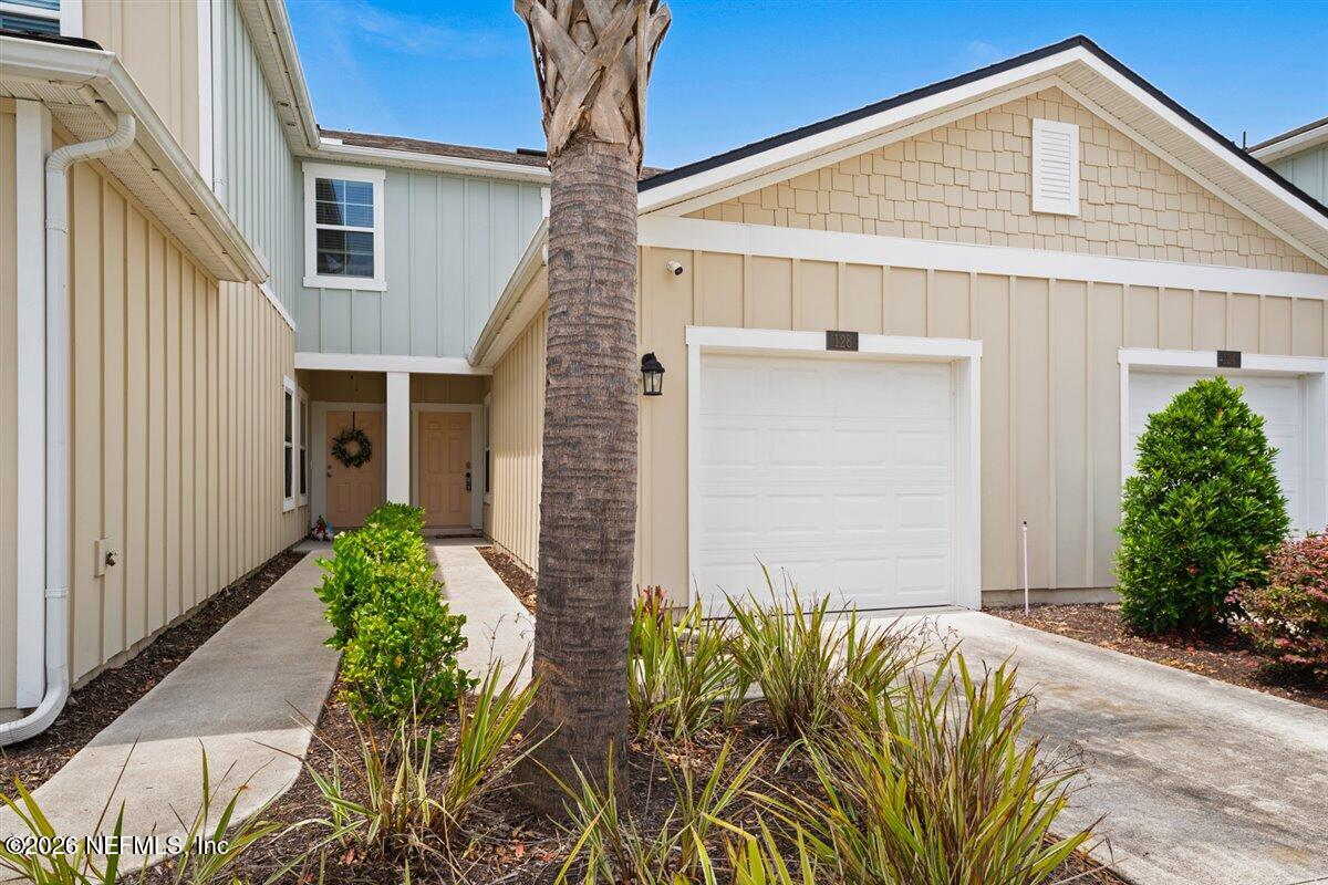 128 Pomona Way — photo