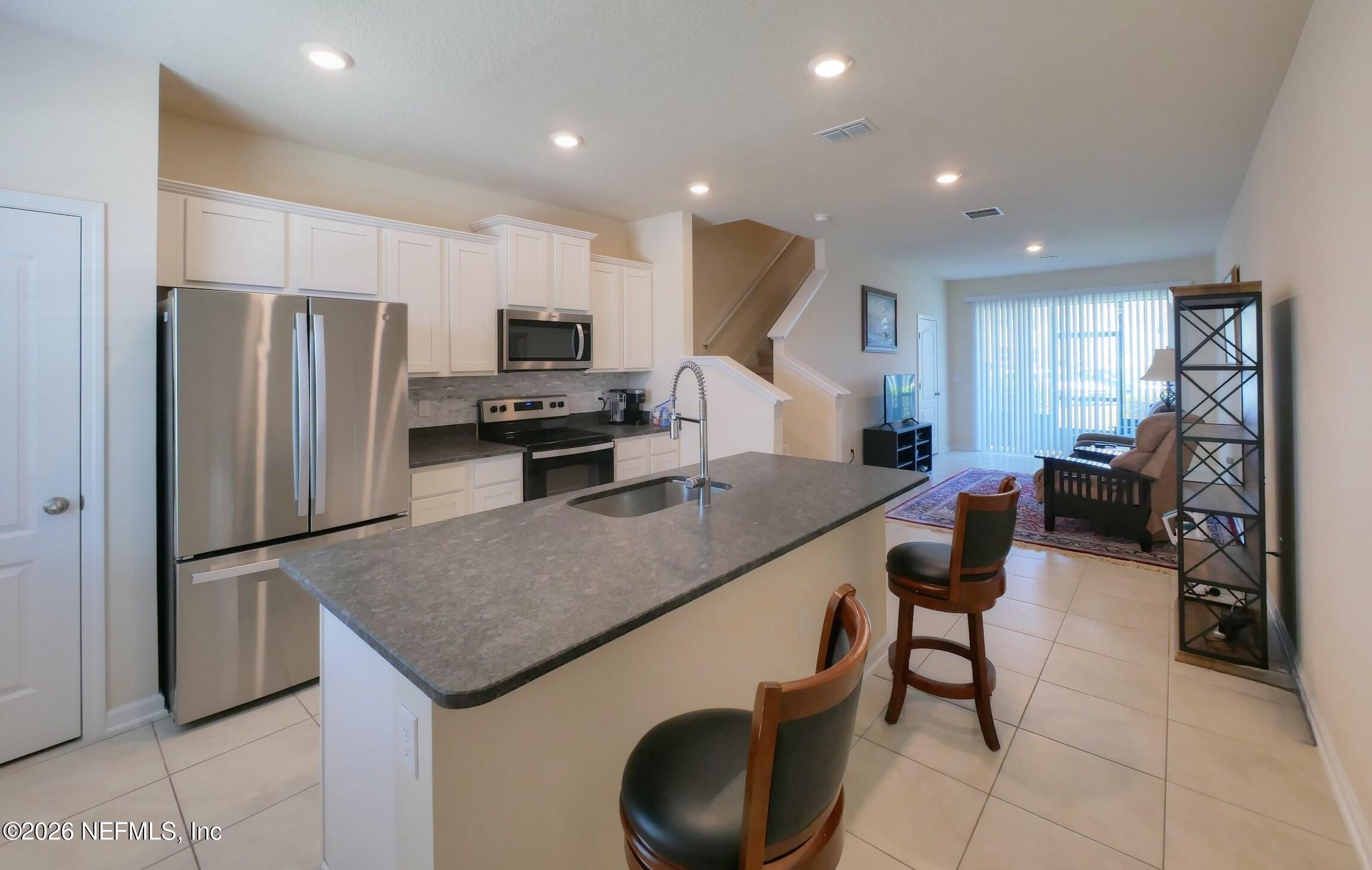 648 Yellow Oaks Lane — photo