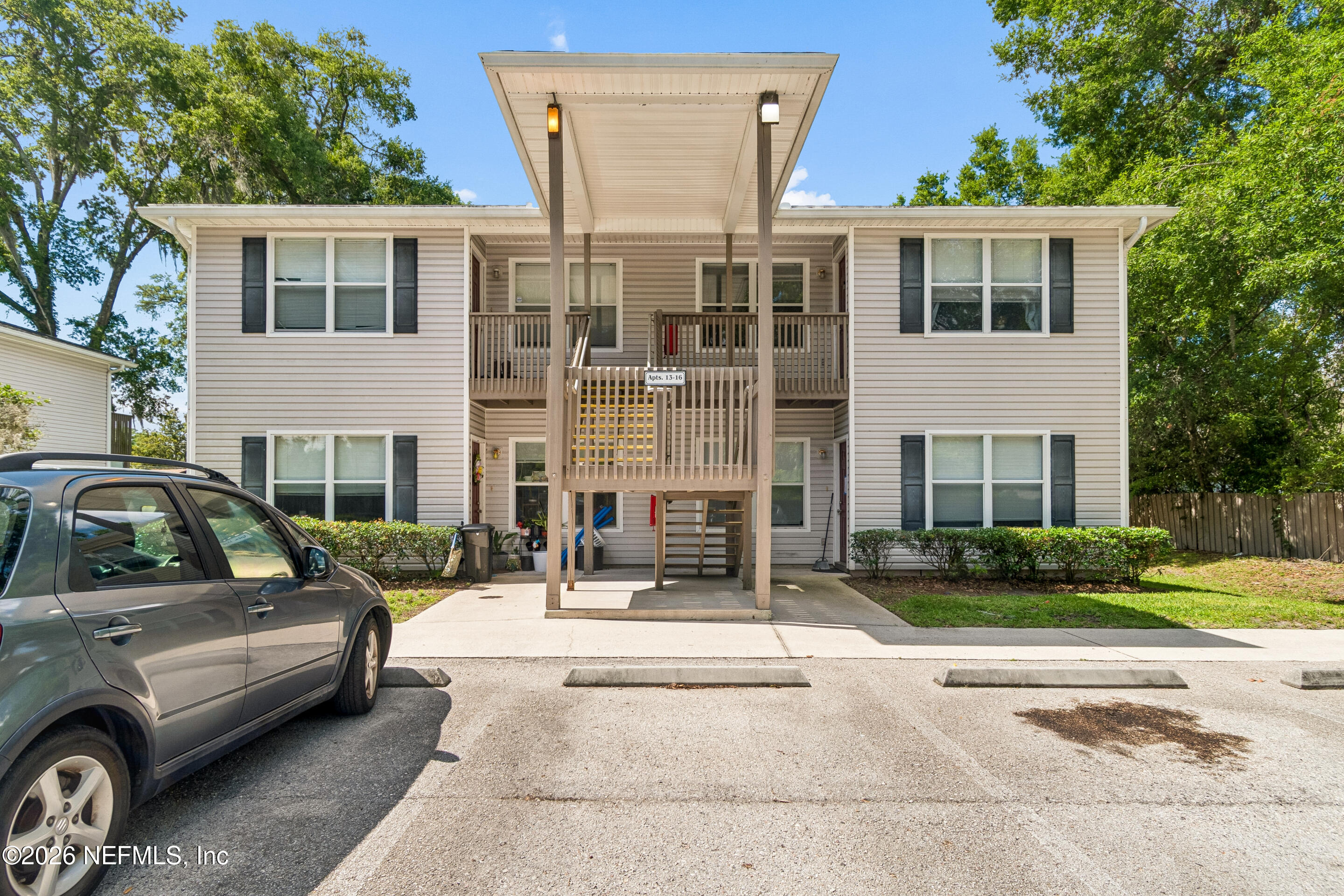 702 Meadowbrook Drive 11 — photo