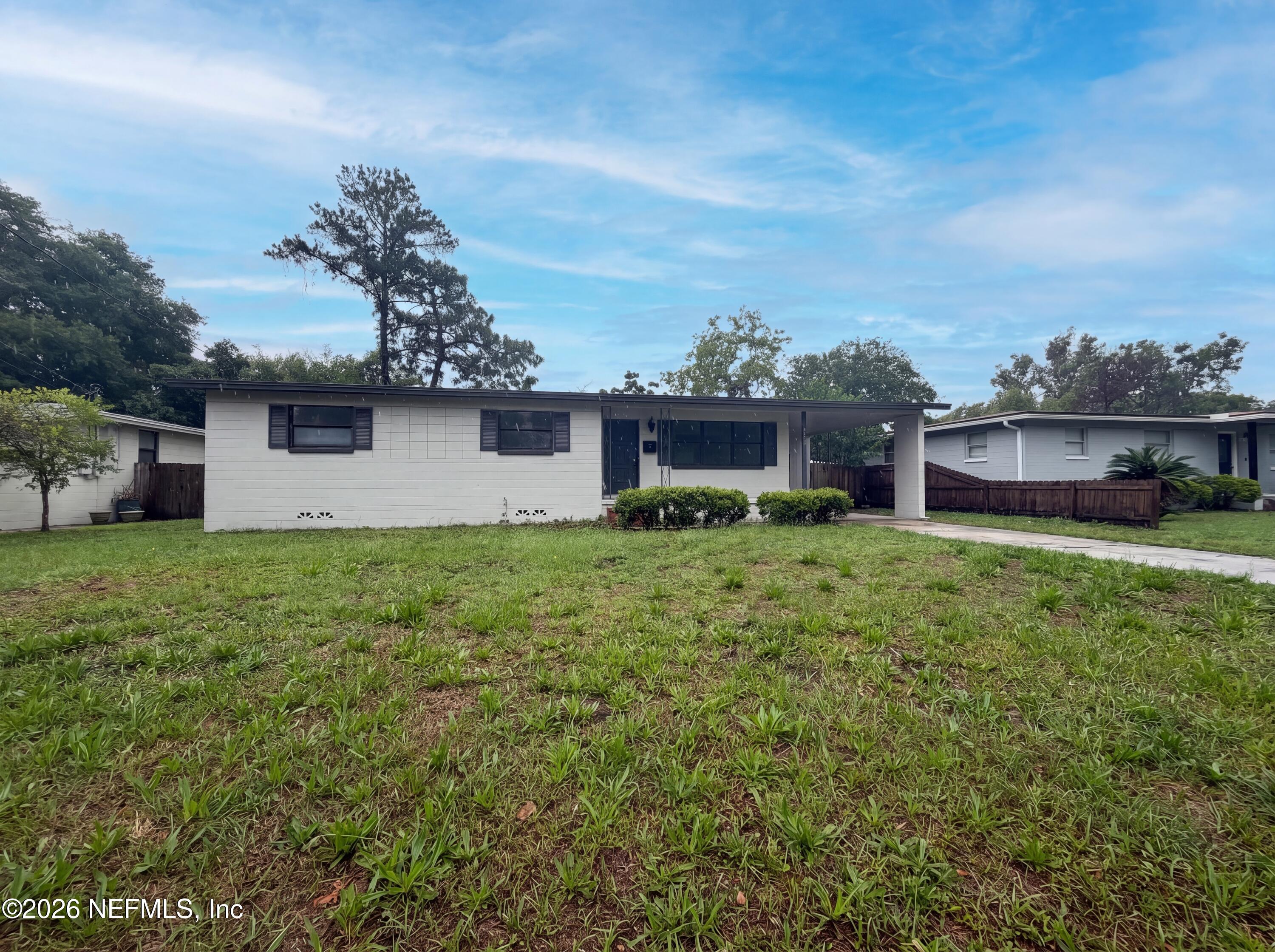 7520 Altus Drive S — photo