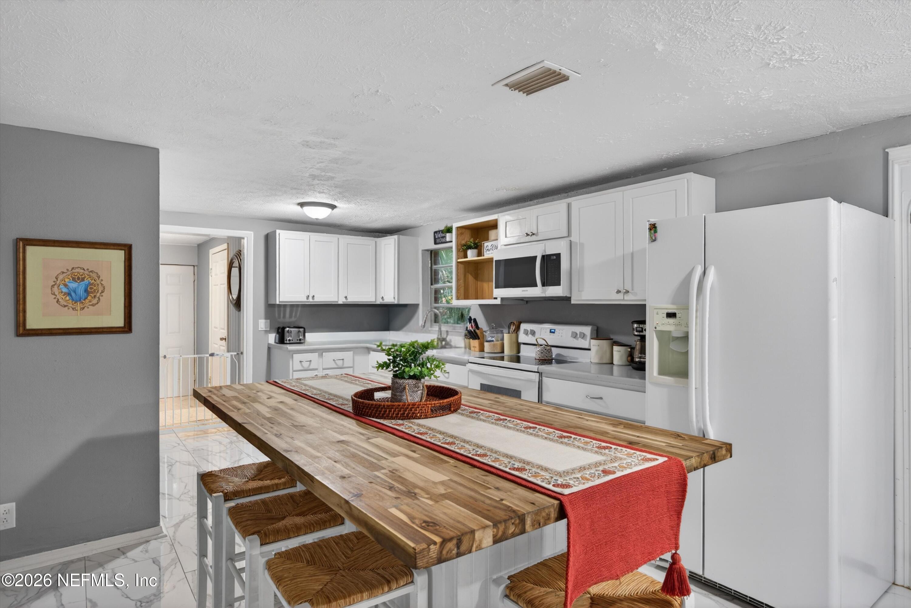 7221 Dostie Drive — photo