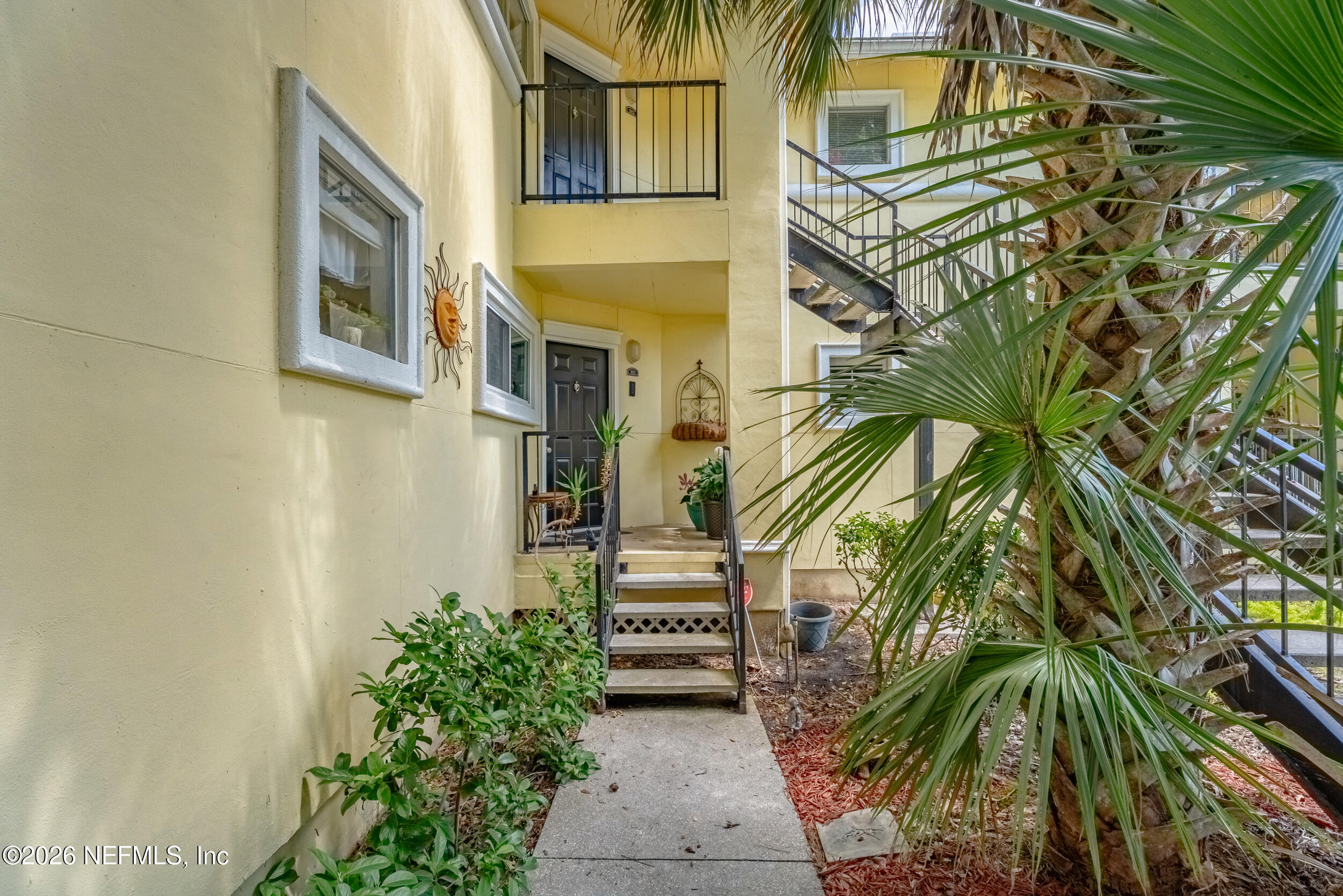 1800 the Greens Way 501 — photo