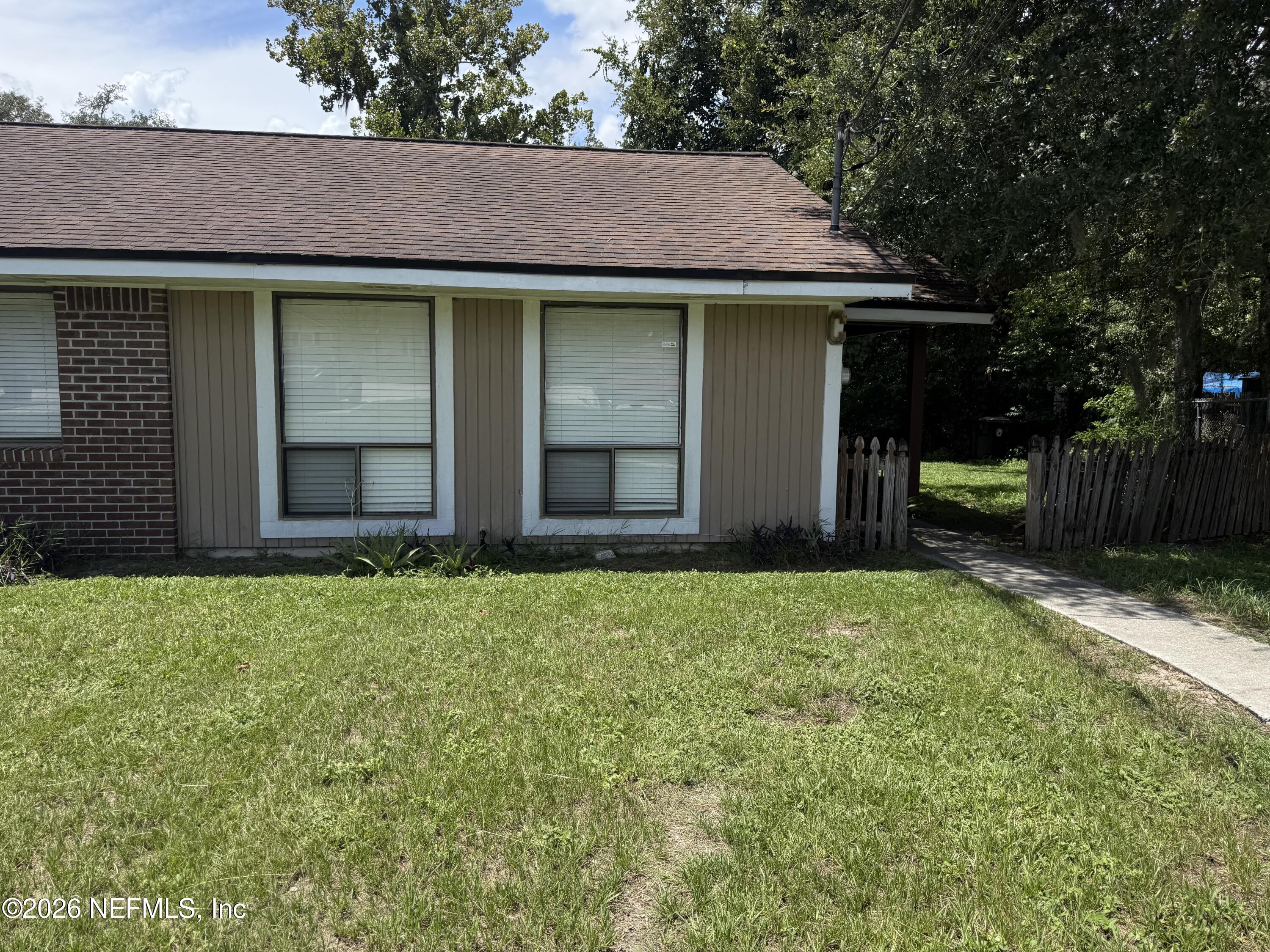 808 Meadowbrook Drive C — photo