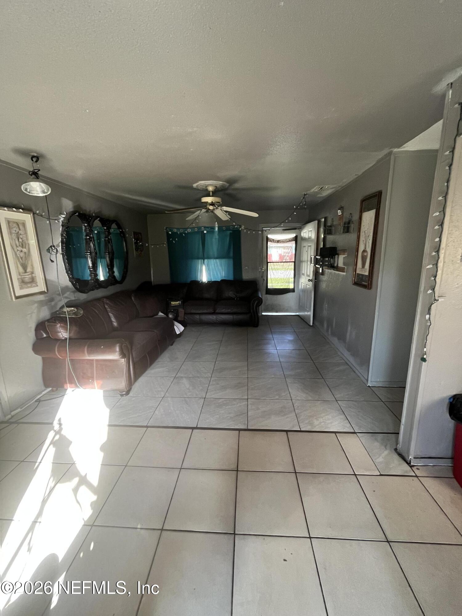 813 Hymon Circle — photo