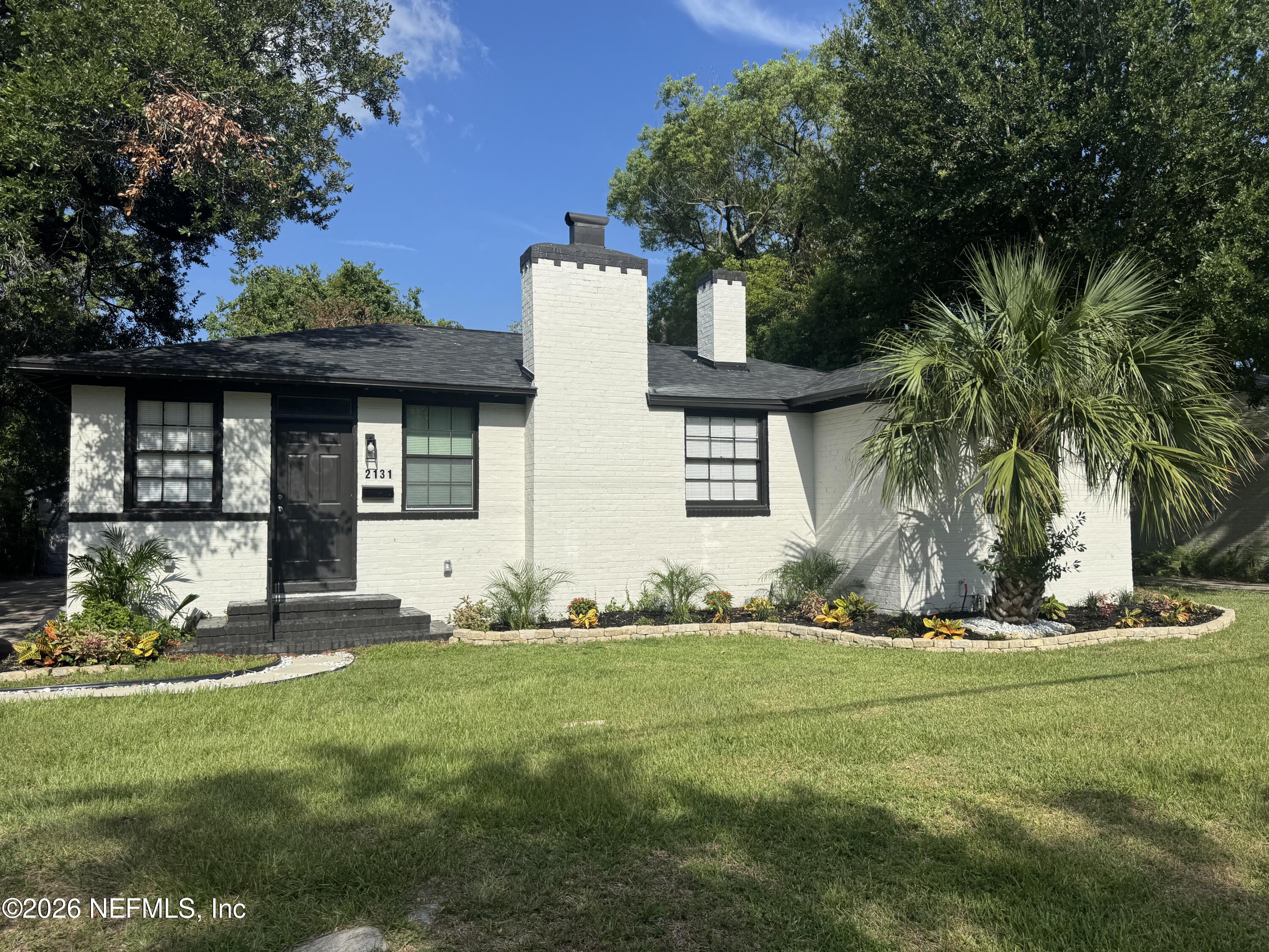 2131 Redfern Road — photo