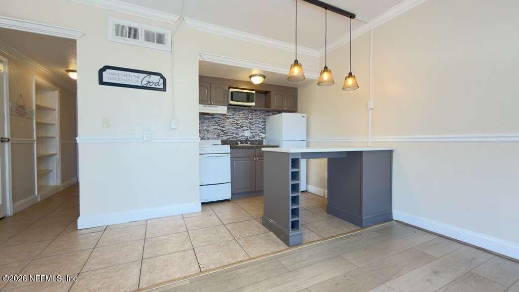 311 W Ashley Street 1111 — photo