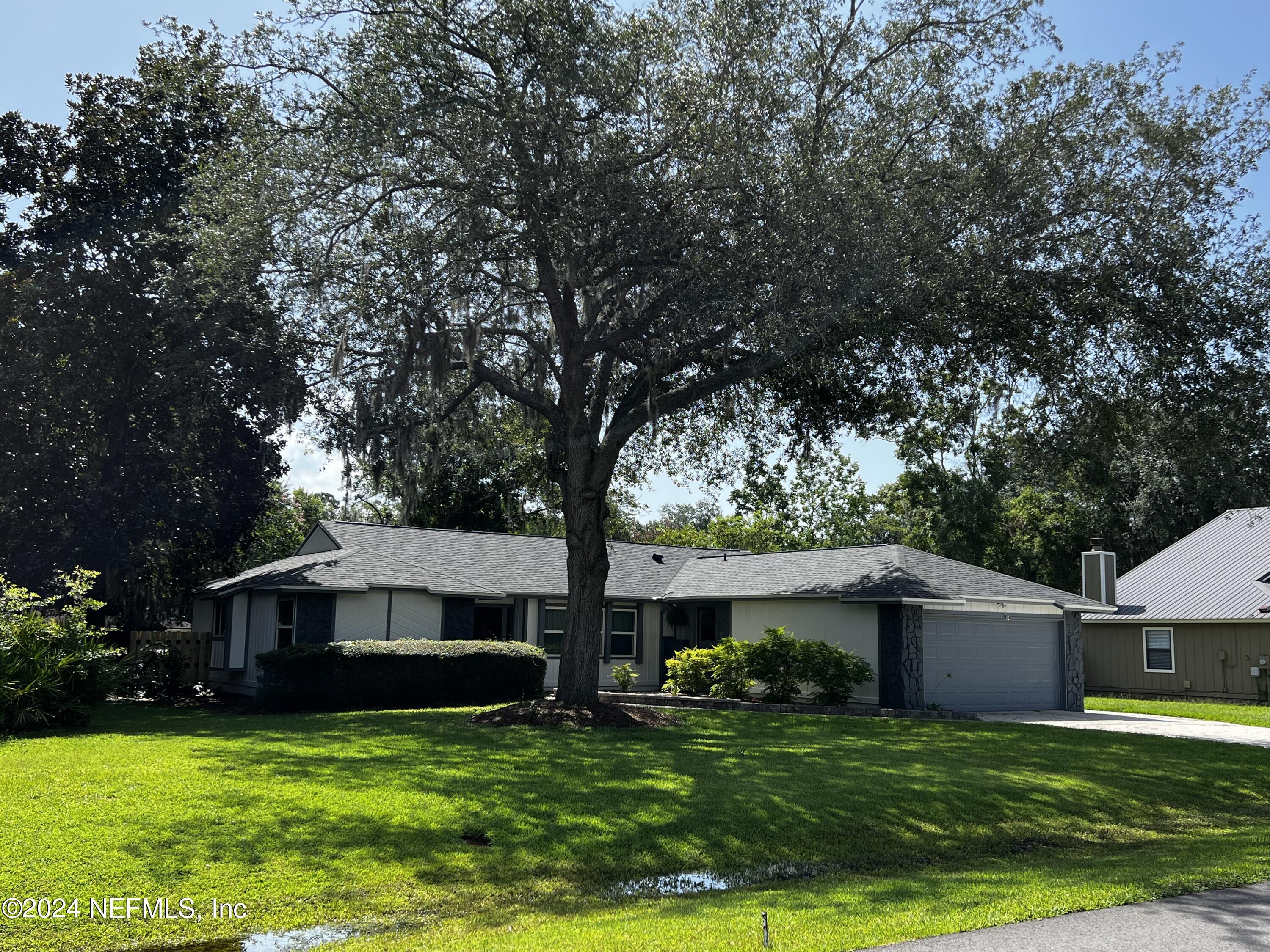 6137 Island Forest Drive — photo