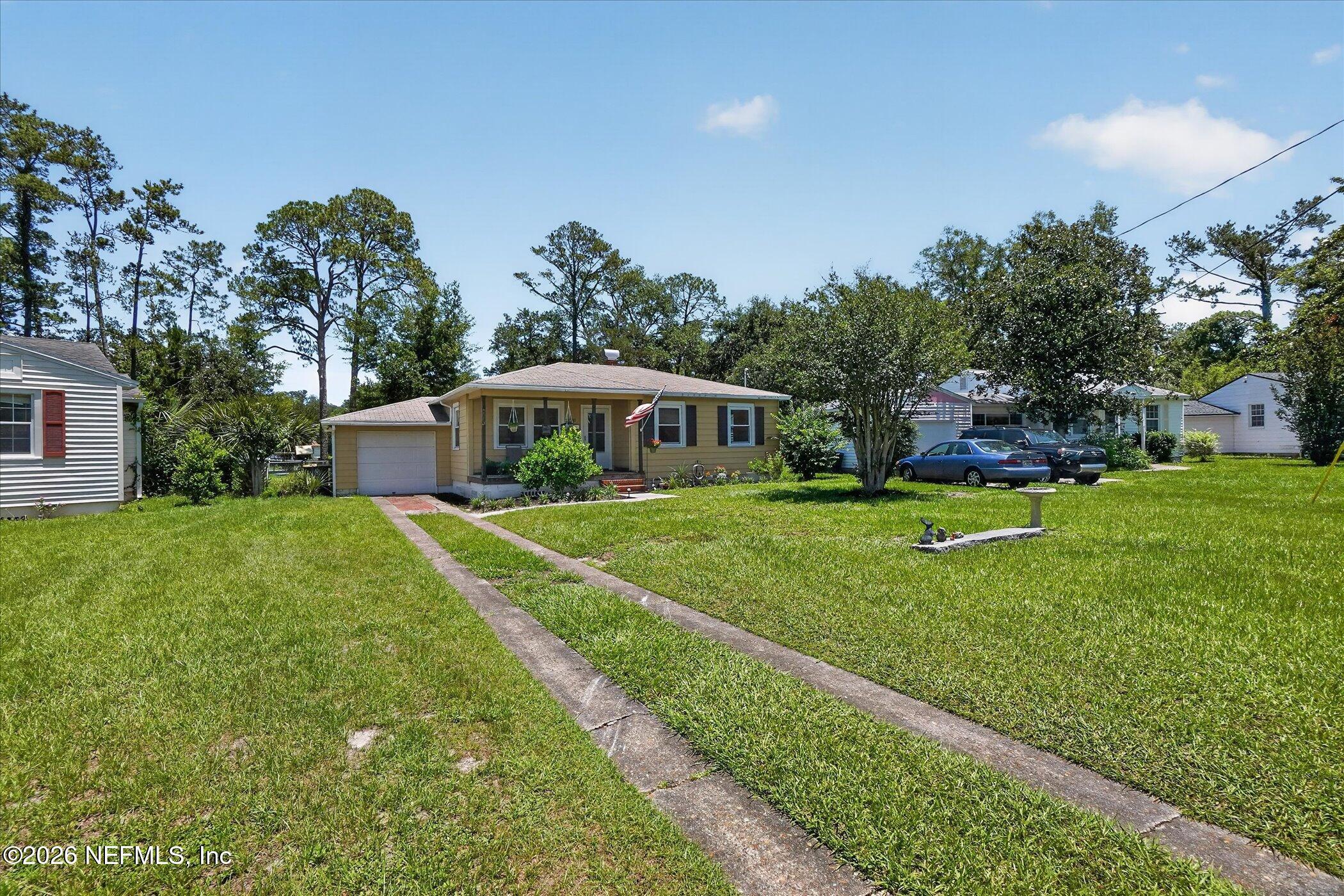5503 Lakewood Circle E — photo