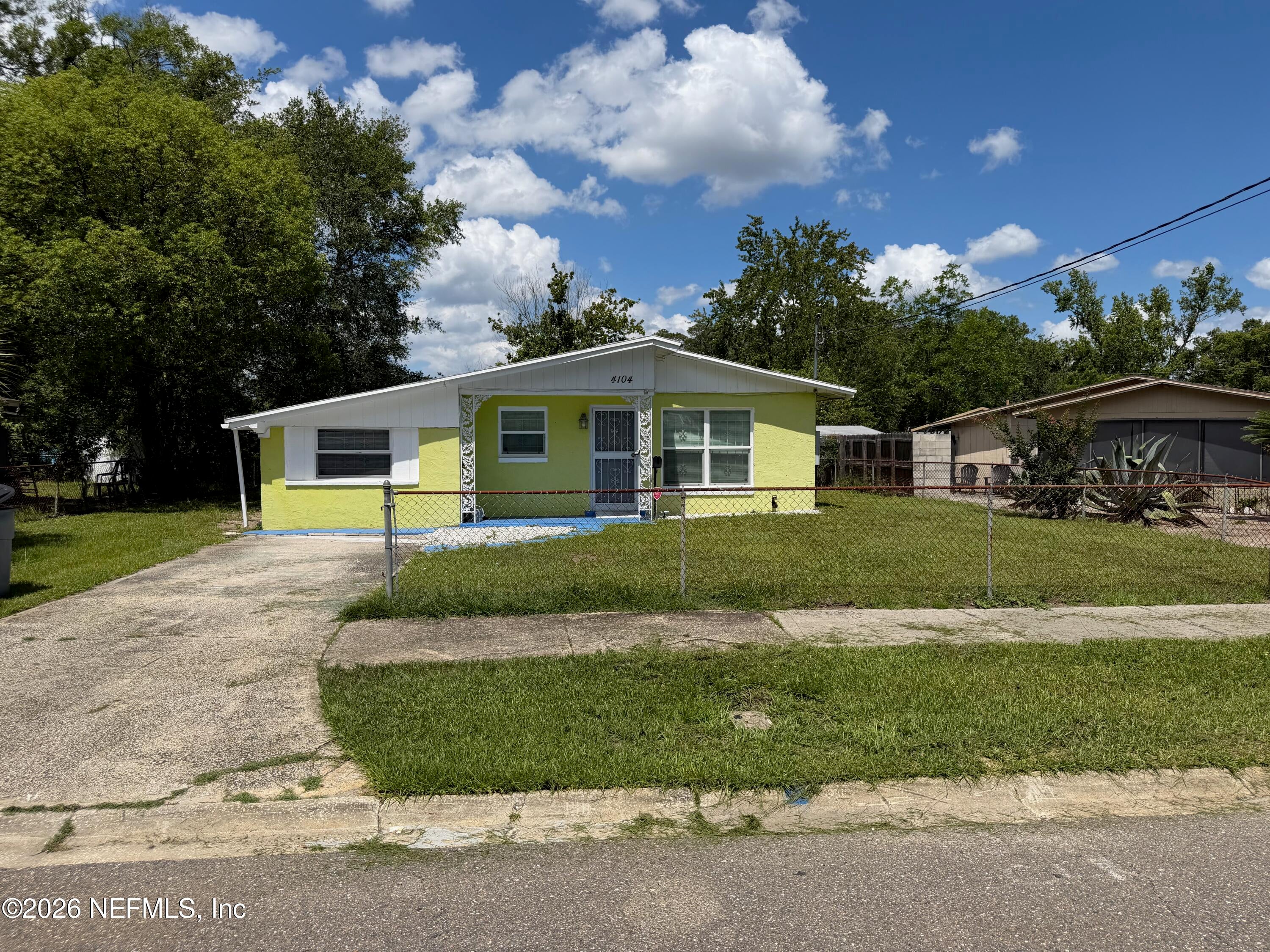 4104 Leonard Circle E — photo