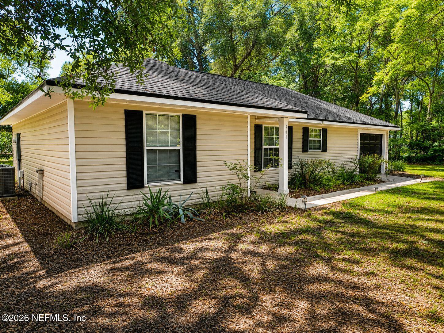901 SW Pecan Street — photo