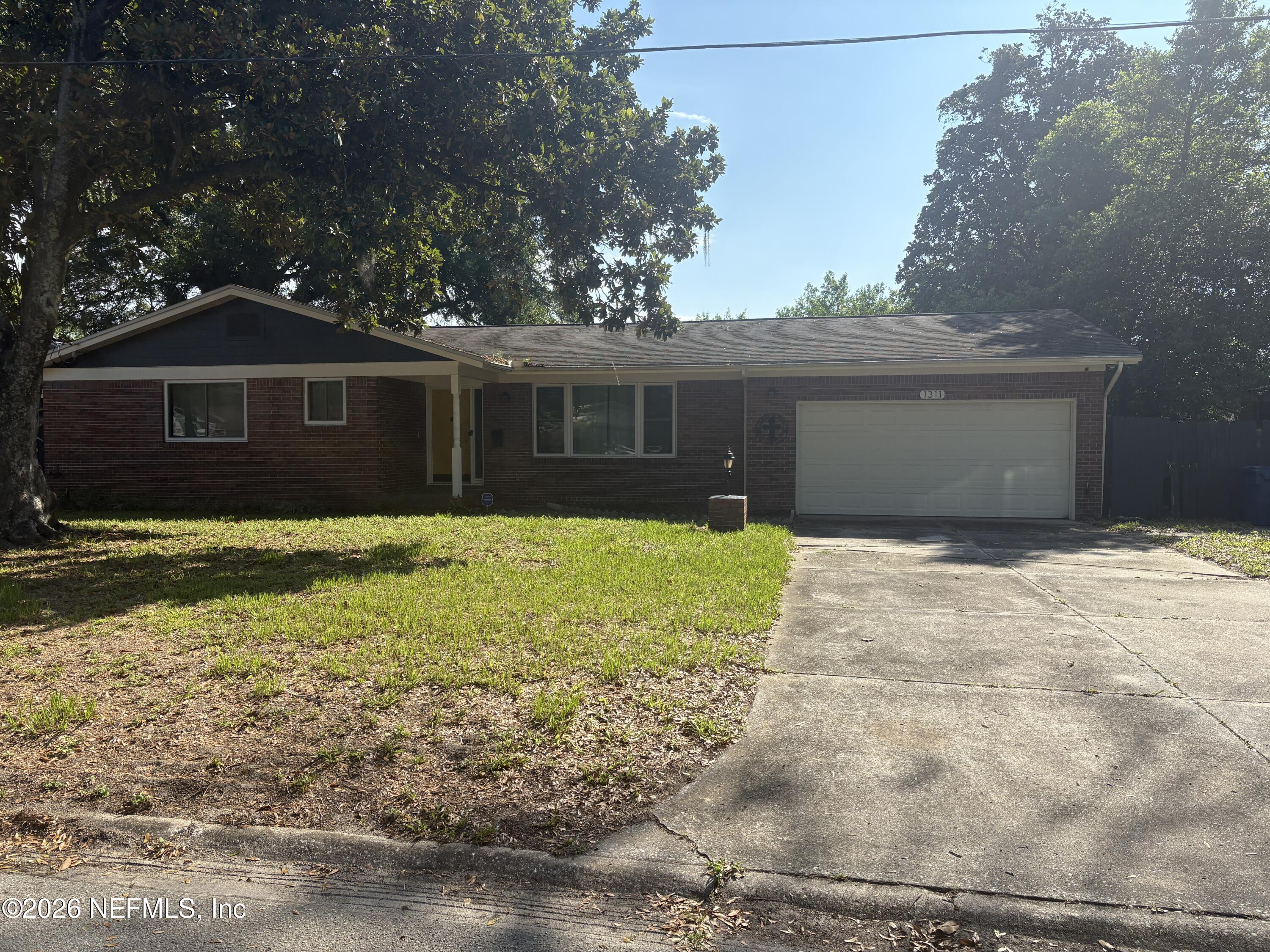 1311 Grandview Drive — photo