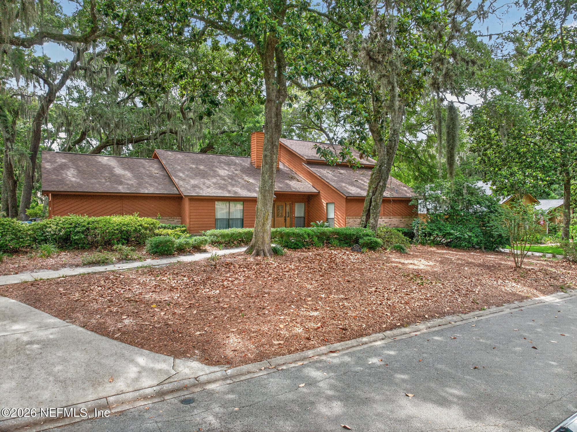 4237 Stratford Way — photo