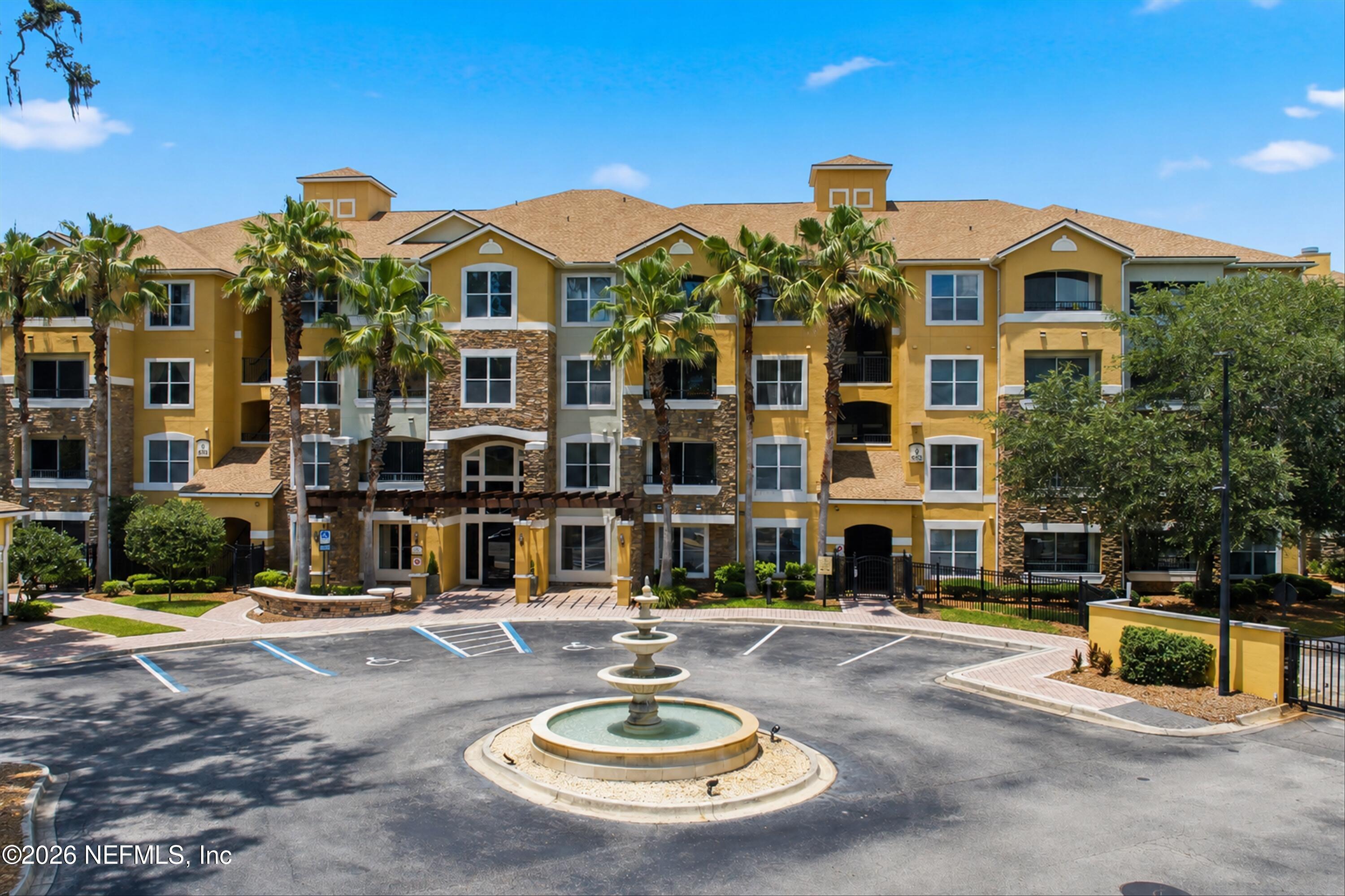 8539 Gate Parkway 9235 — photo