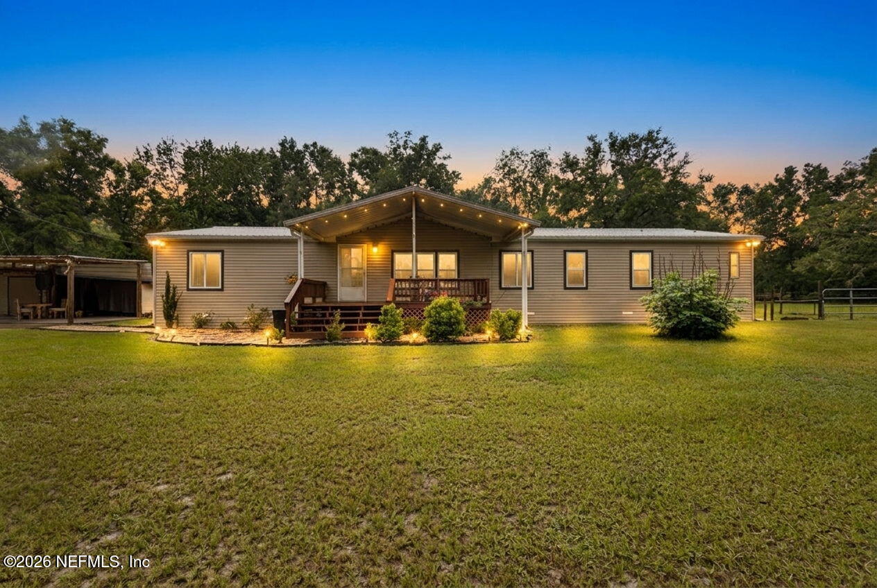 412 SW Fenton Glen — photo