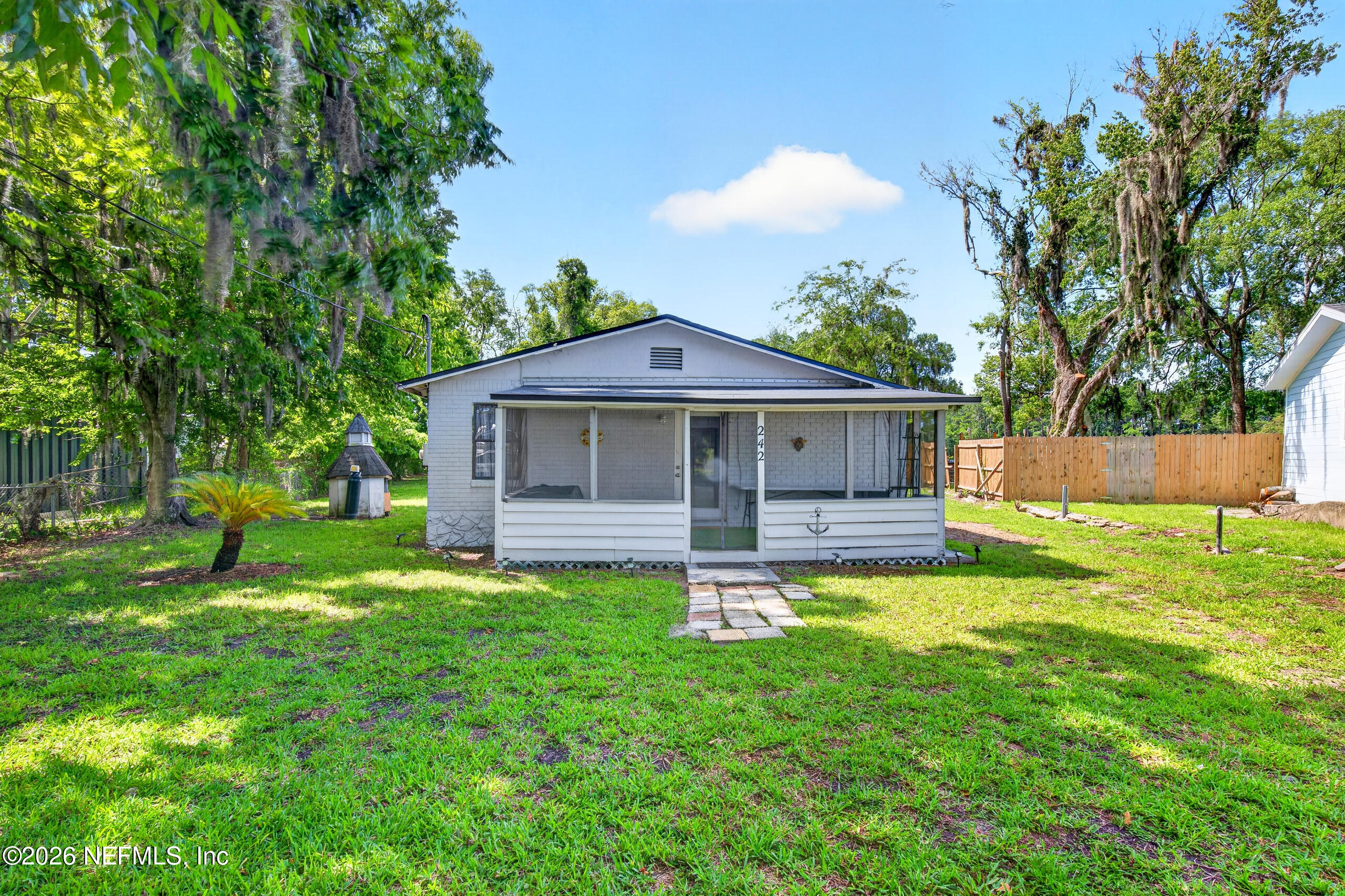 242 Holly Court — photo