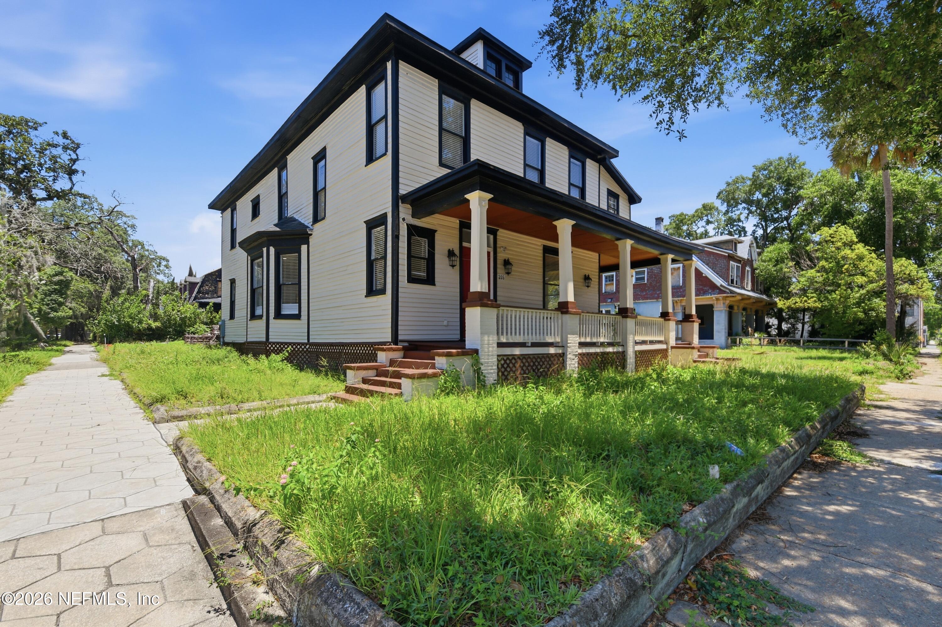 205 E 1st Street — photo