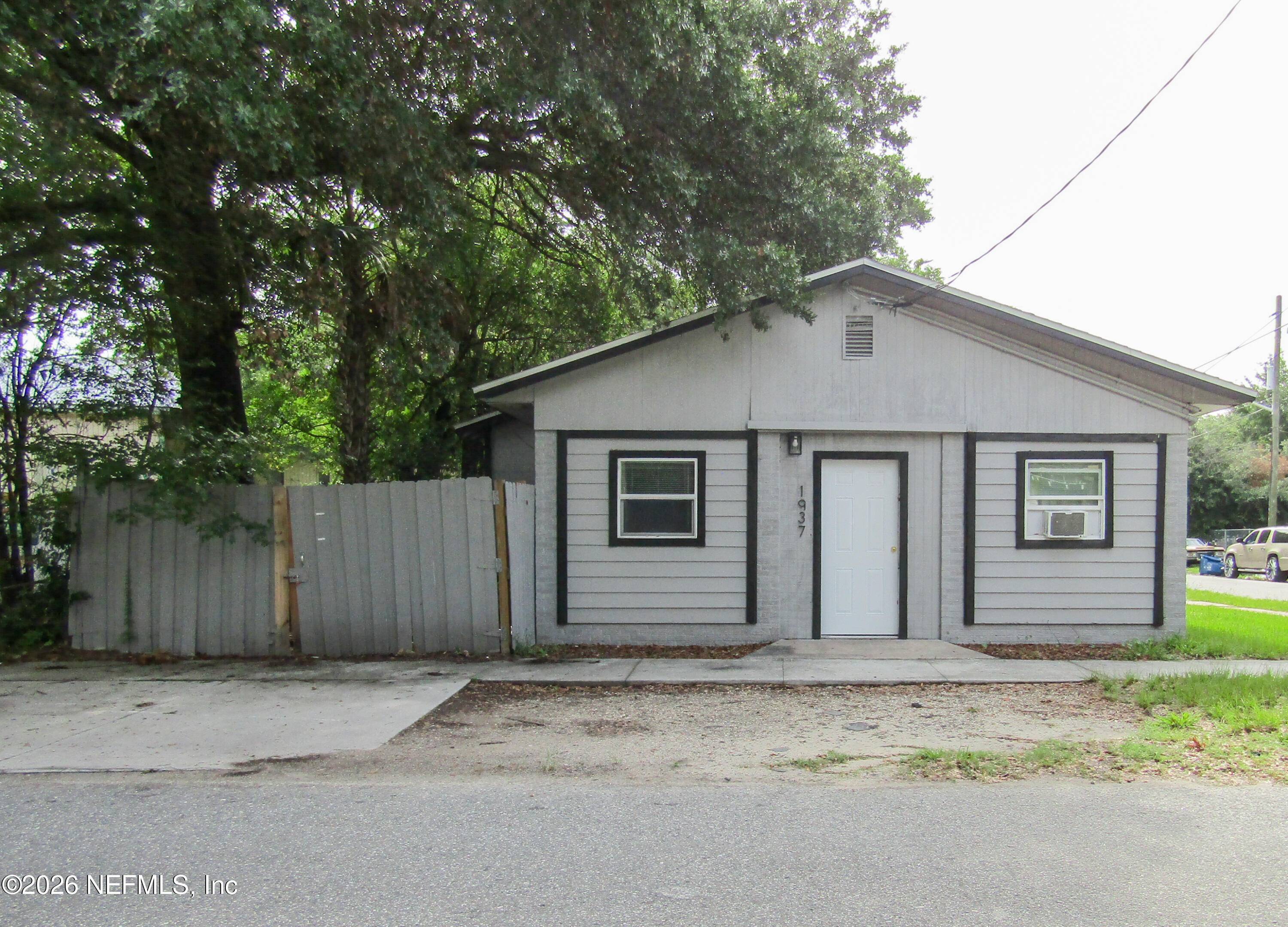 1937 Evergreen Avenue — photo
