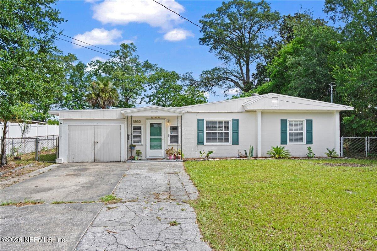 9823 Eve Drive N — photo