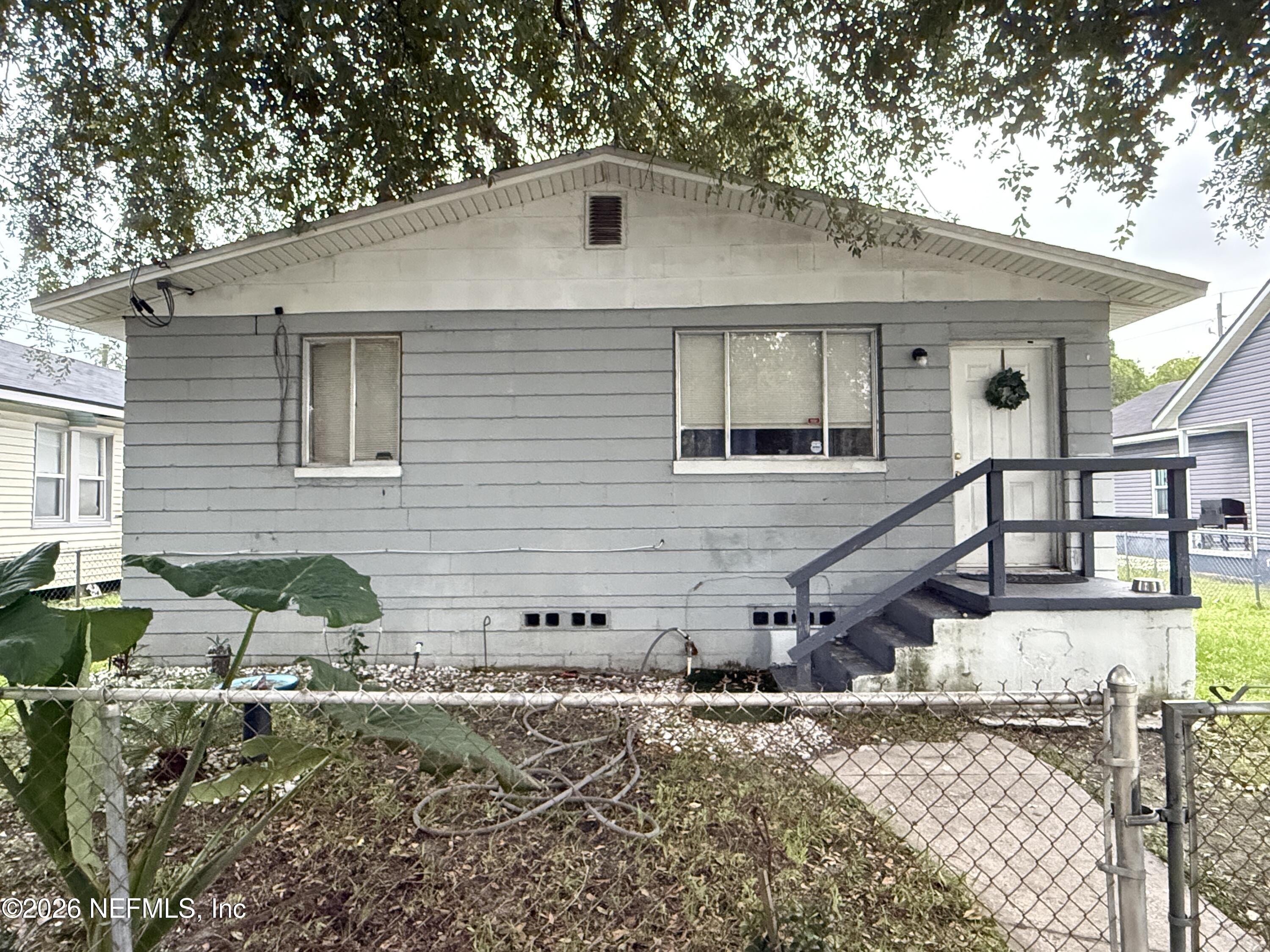1814 W 2nd Street — photo