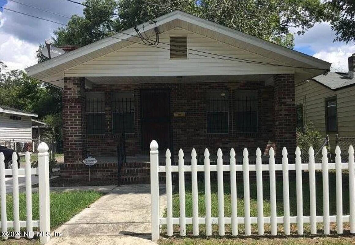 2325 W 16th Street — photo