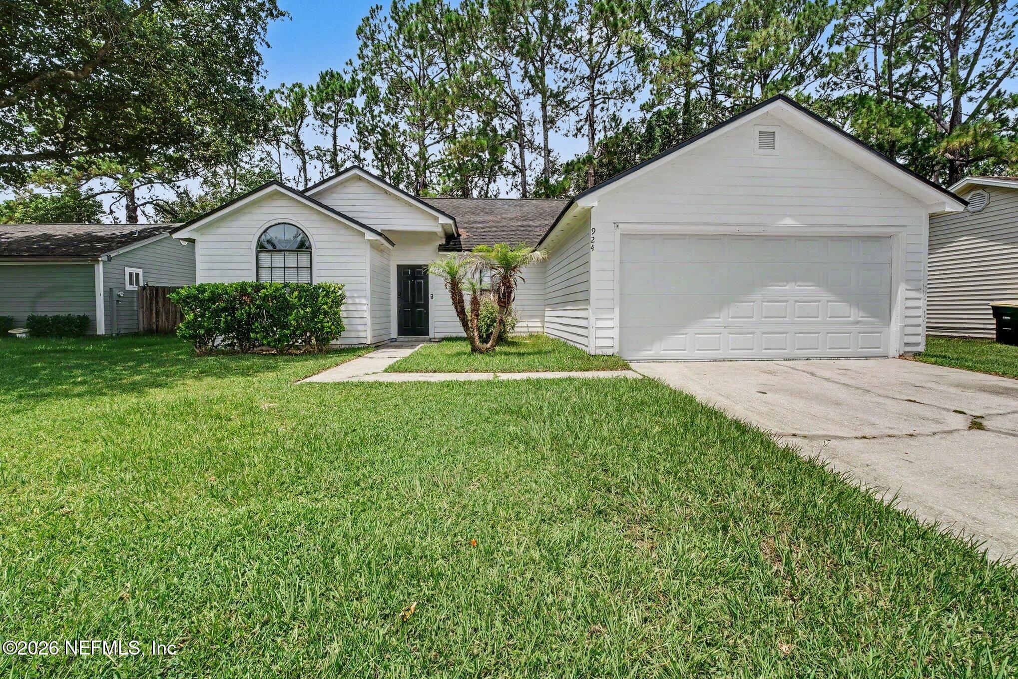 924 Aries Road W — photo