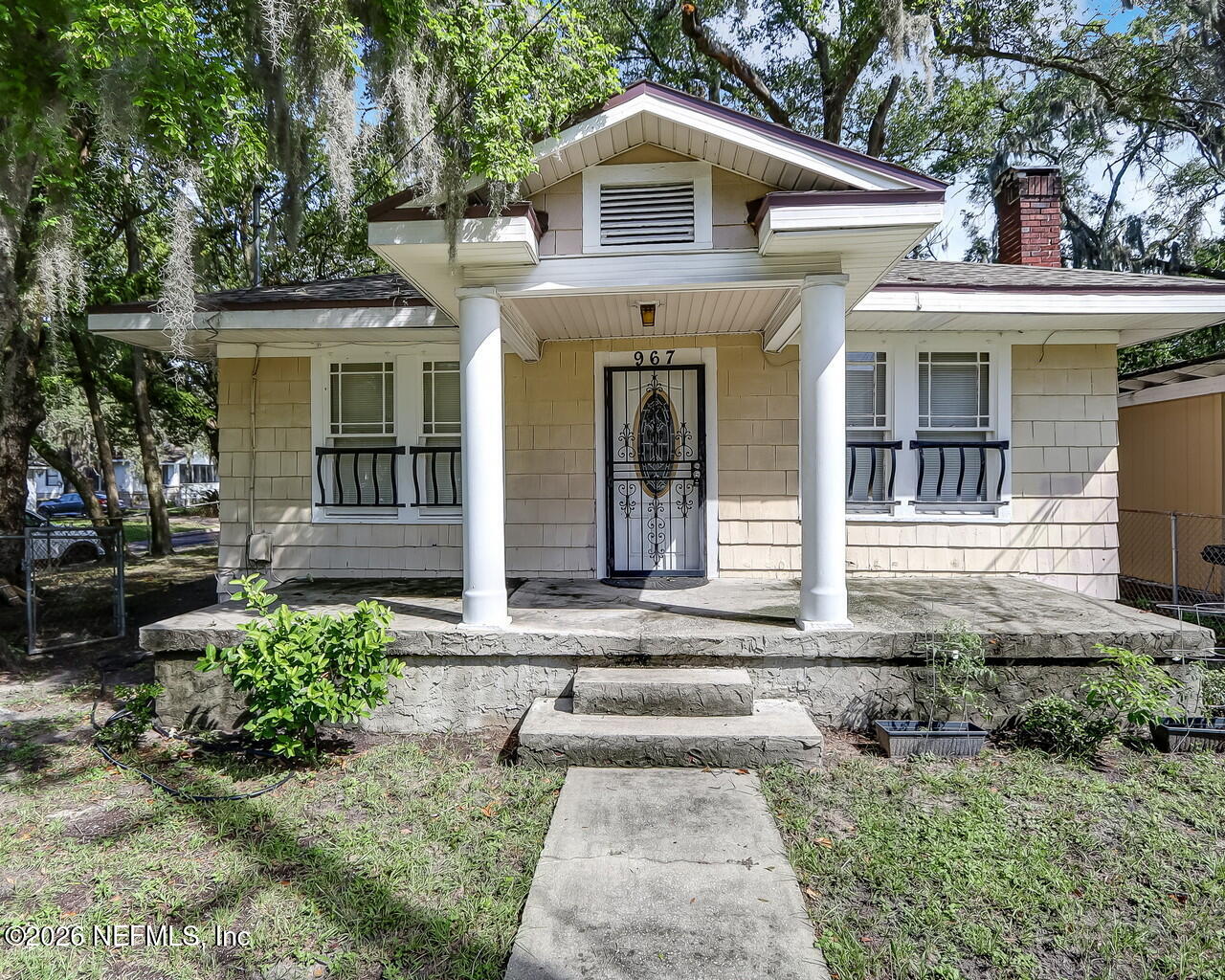 967 Kenmore Street — photo