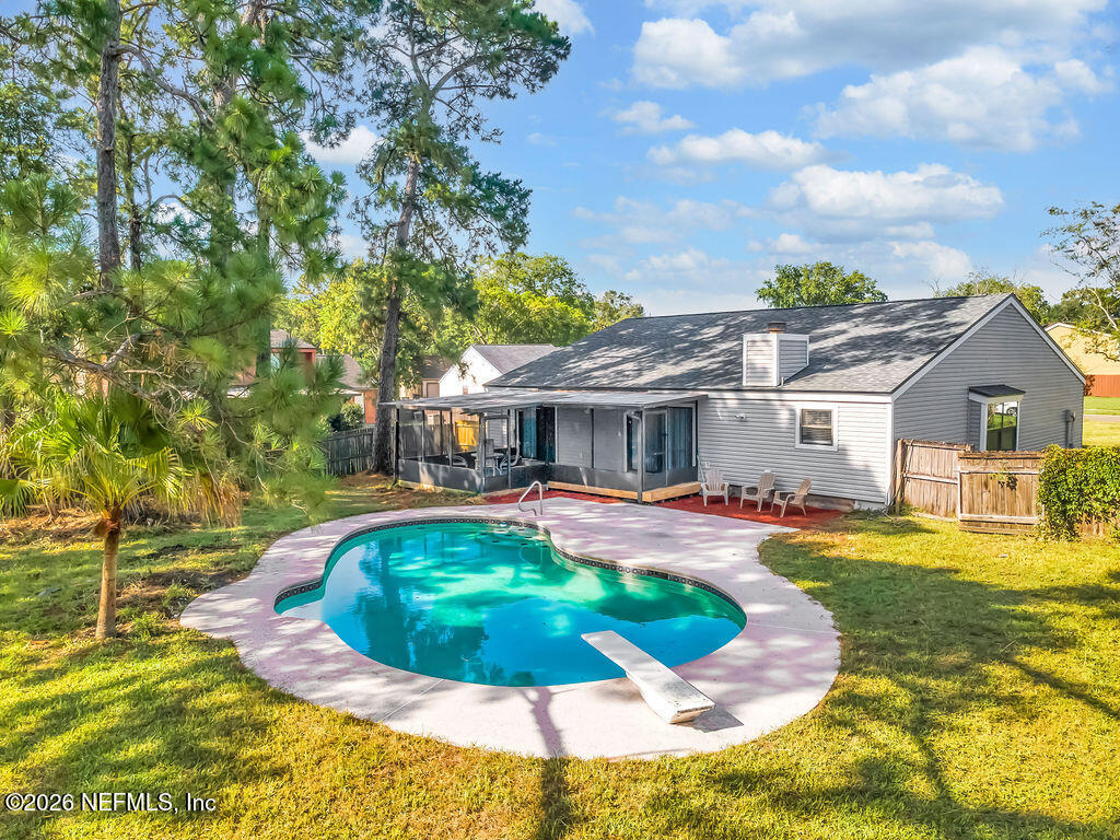 8423 Chason Road E — photo