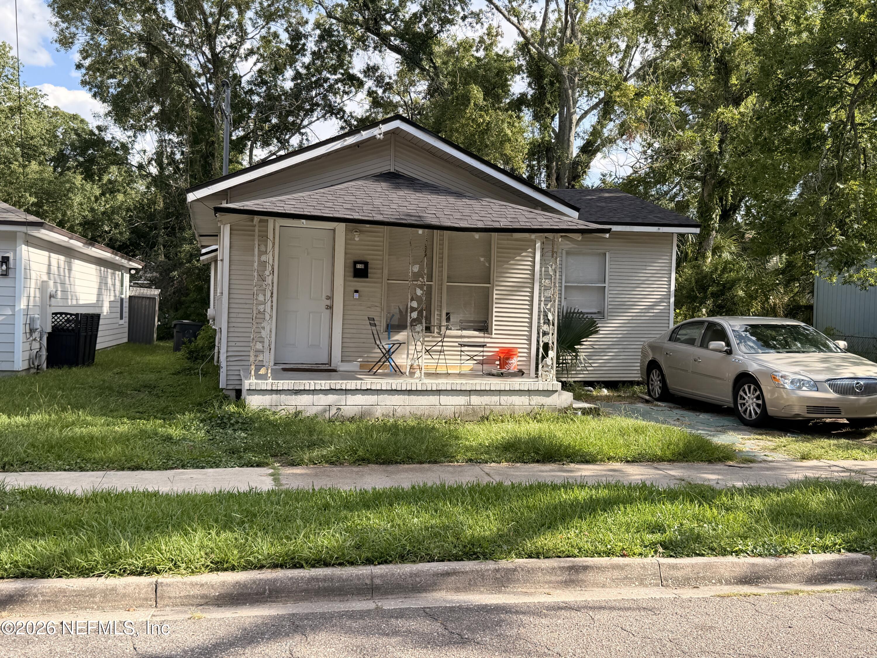 1140 W 25th Street — photo