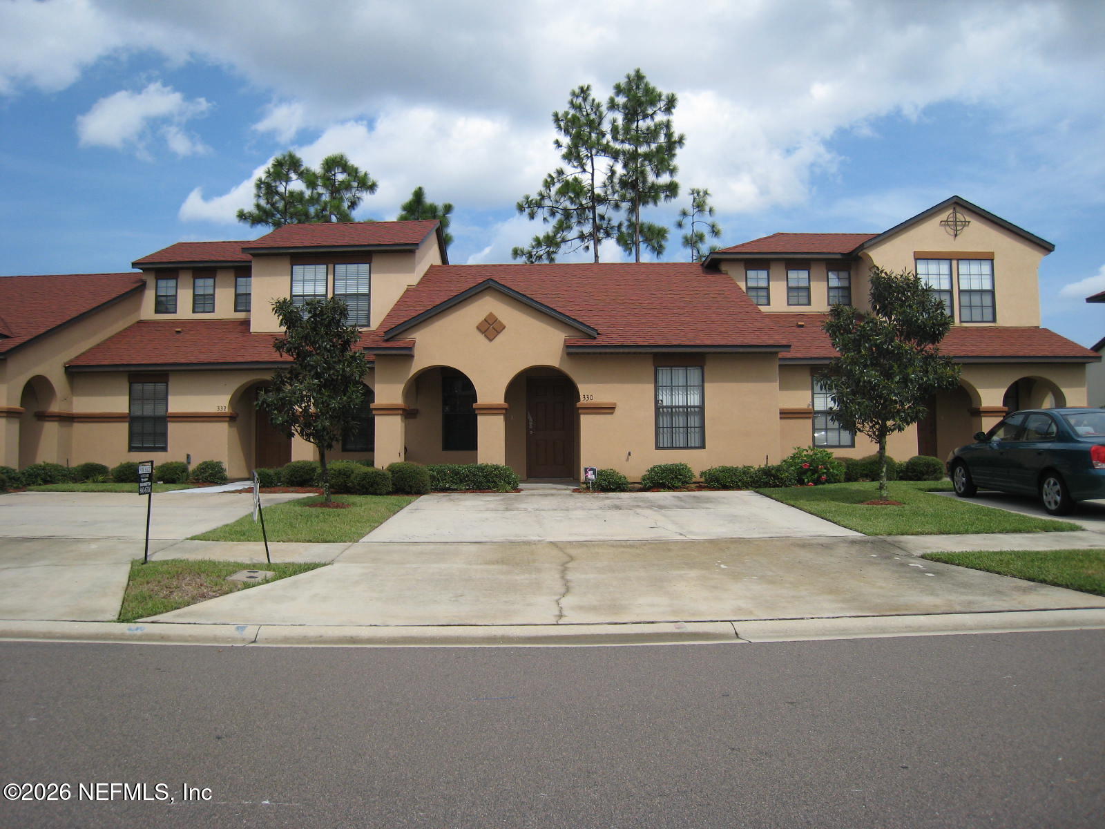 330 Redwood Lane — photo