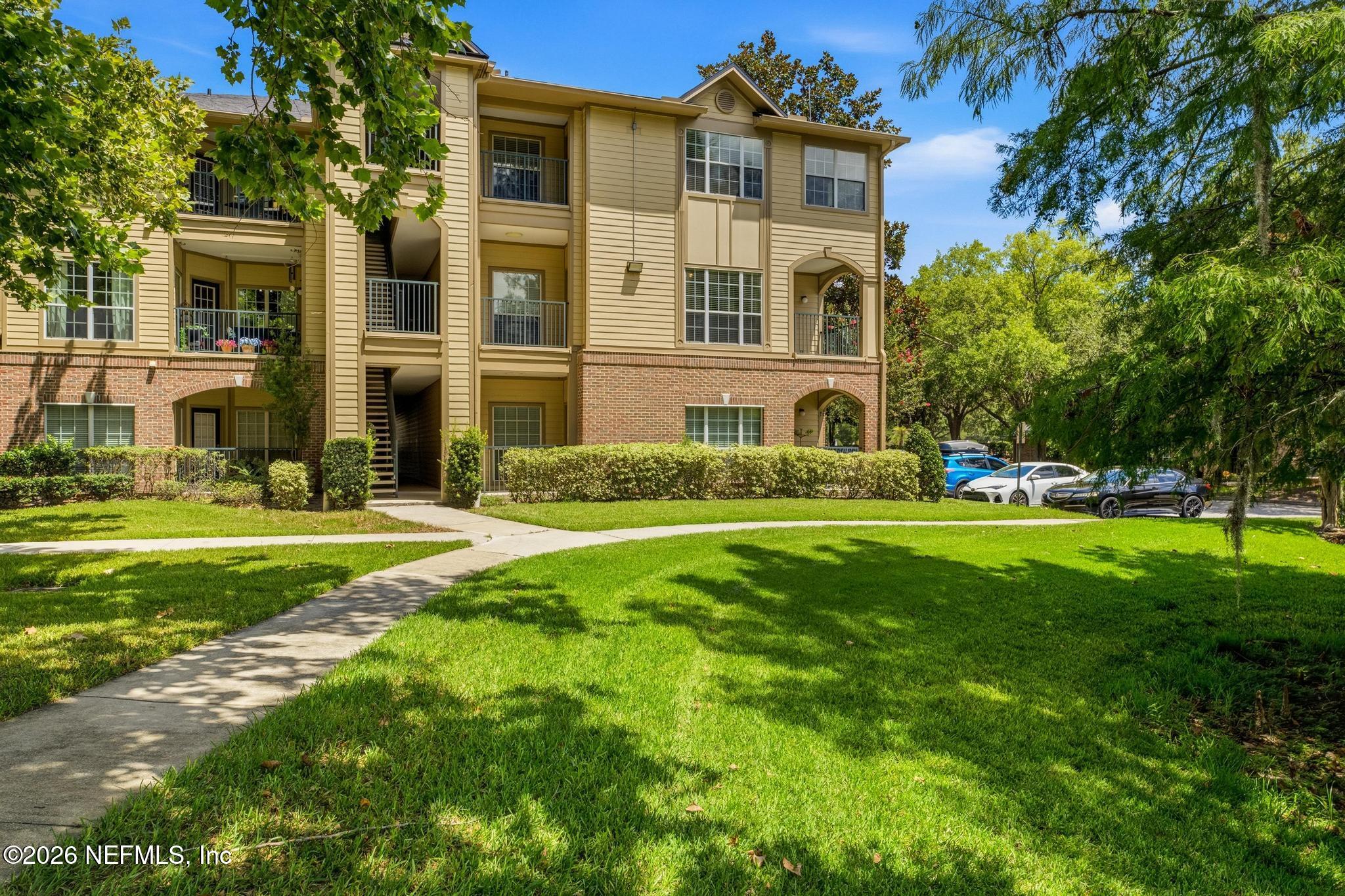 7800 Point Meadows Drive 621 — photo