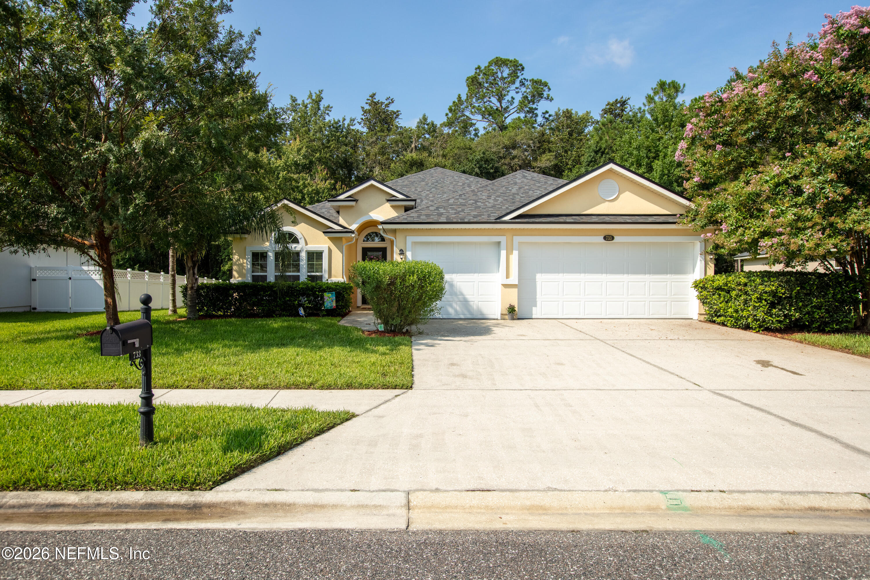 733 W Kings College Drive — photo