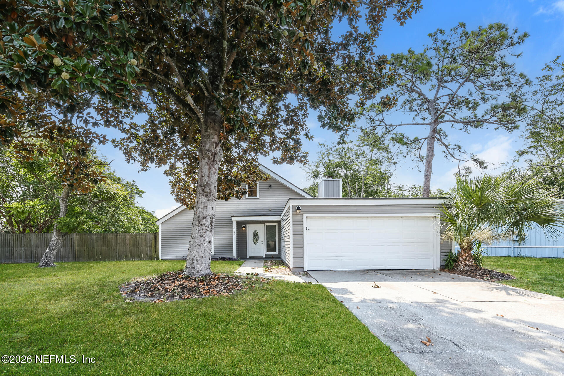 2437 Oakview Drive — photo