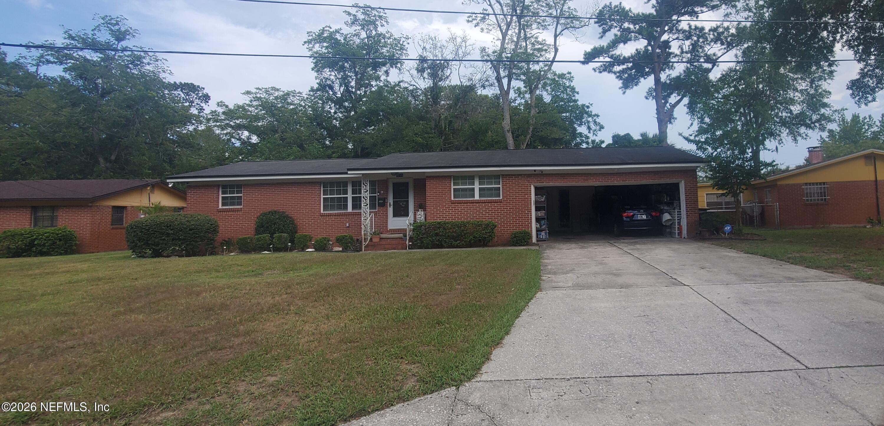 6215 Woodlawn Court — photo